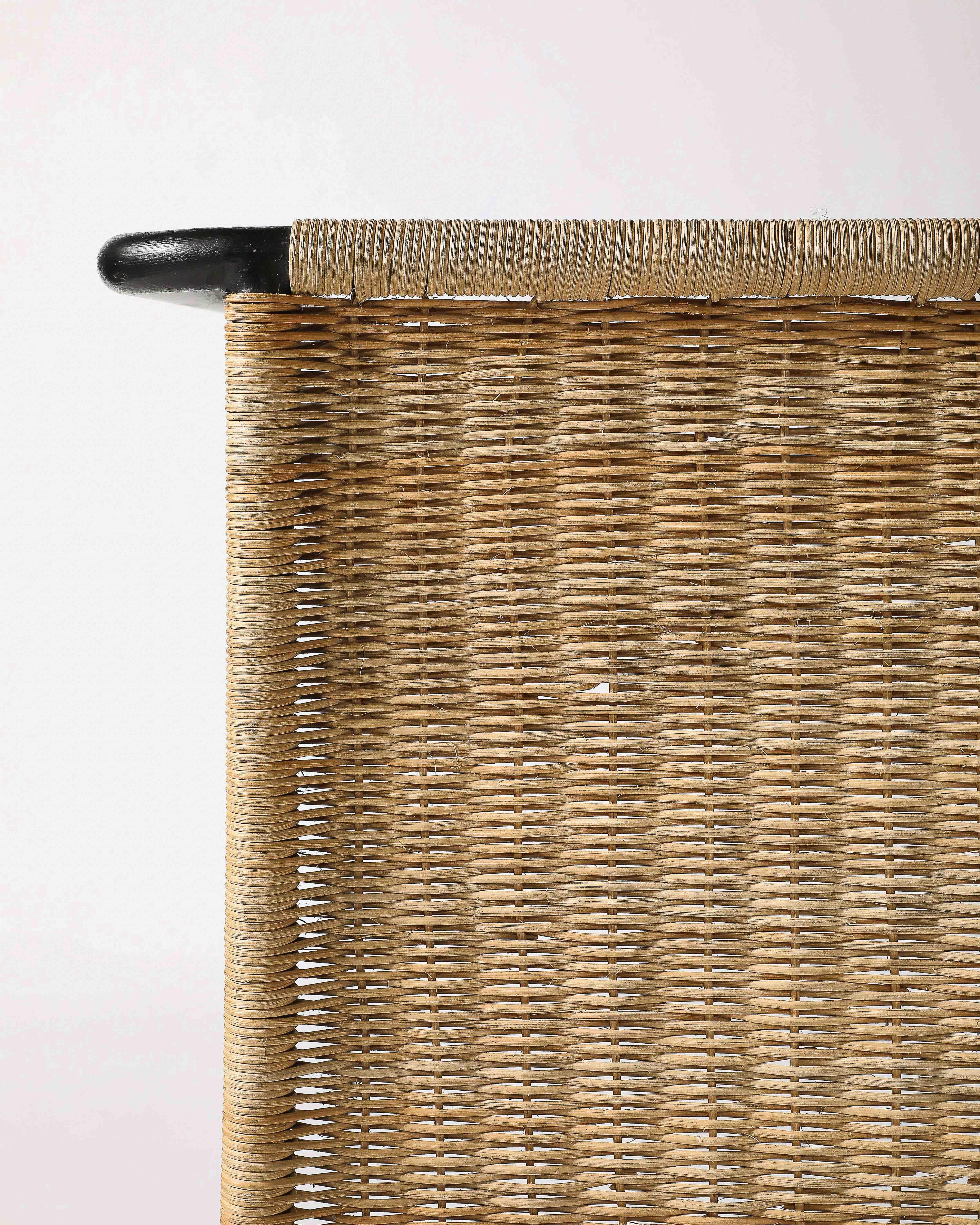 Table d'appoint en acier et en rotin tressé, France, c.C. 1955 en vente 9