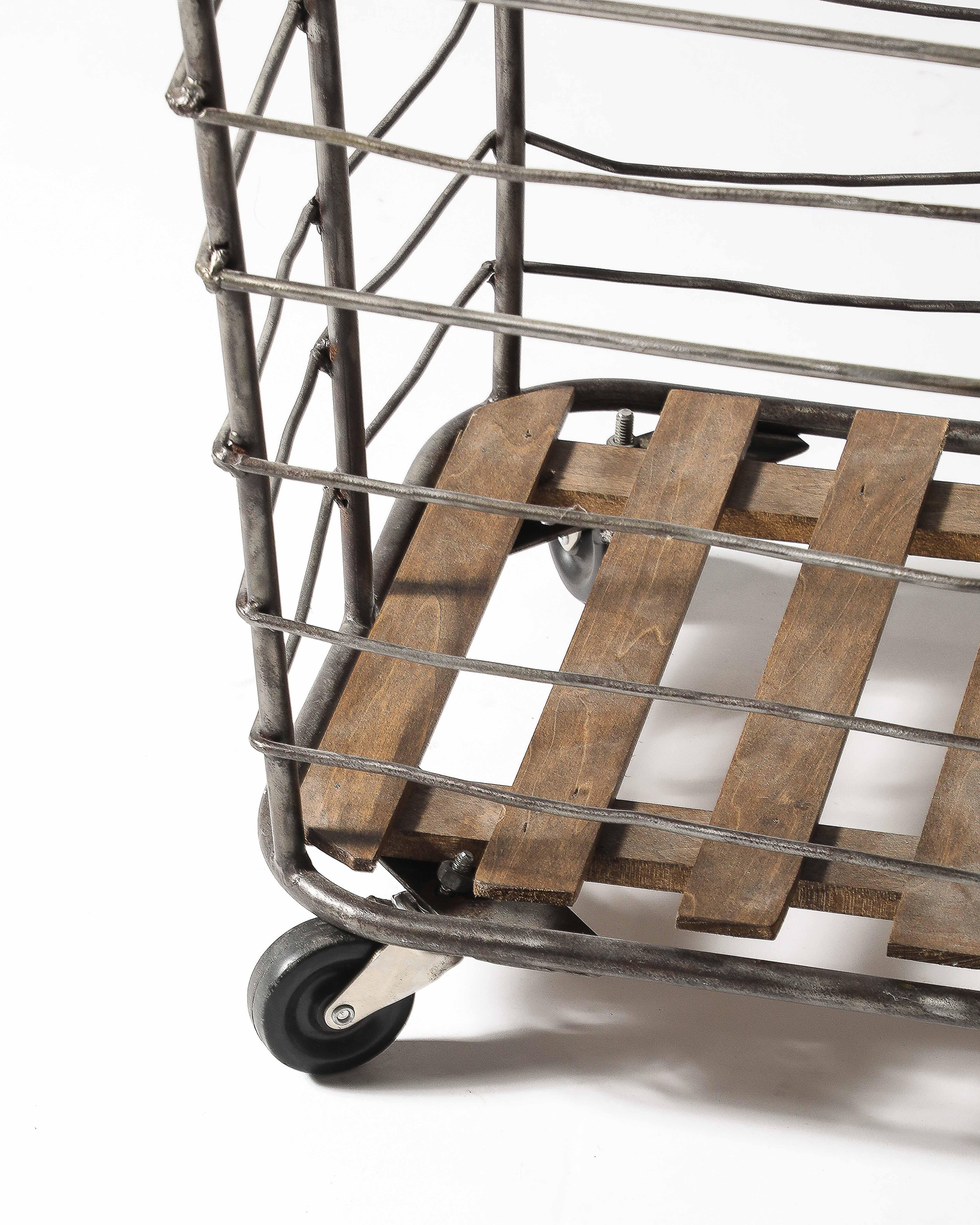 Carrello/cestello a rotelle in metallo e legno, Francia, 1950 ca. in vendita 7