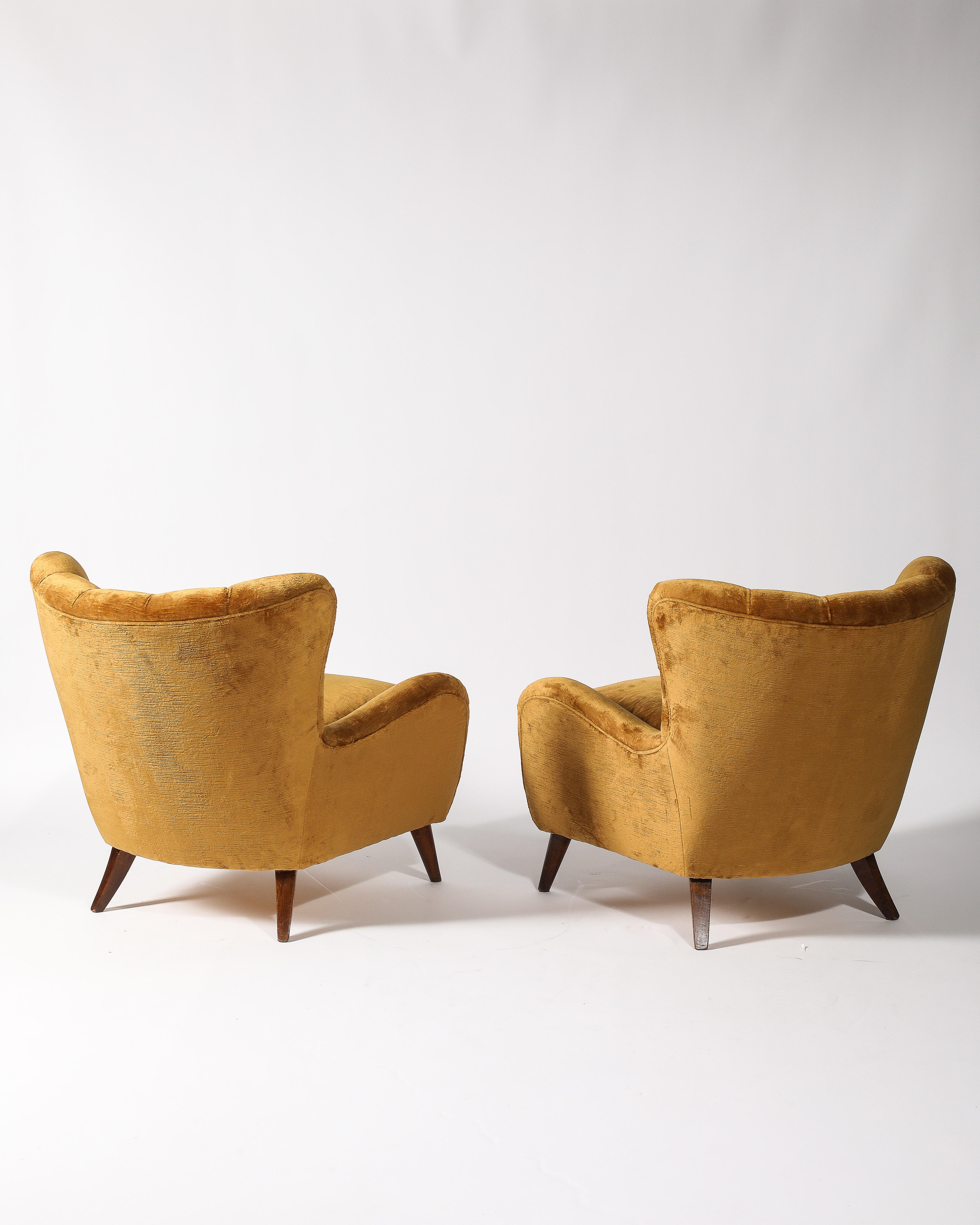 Fauteuil en velours doré touffeté, Italie, c. 1950 en vente 1