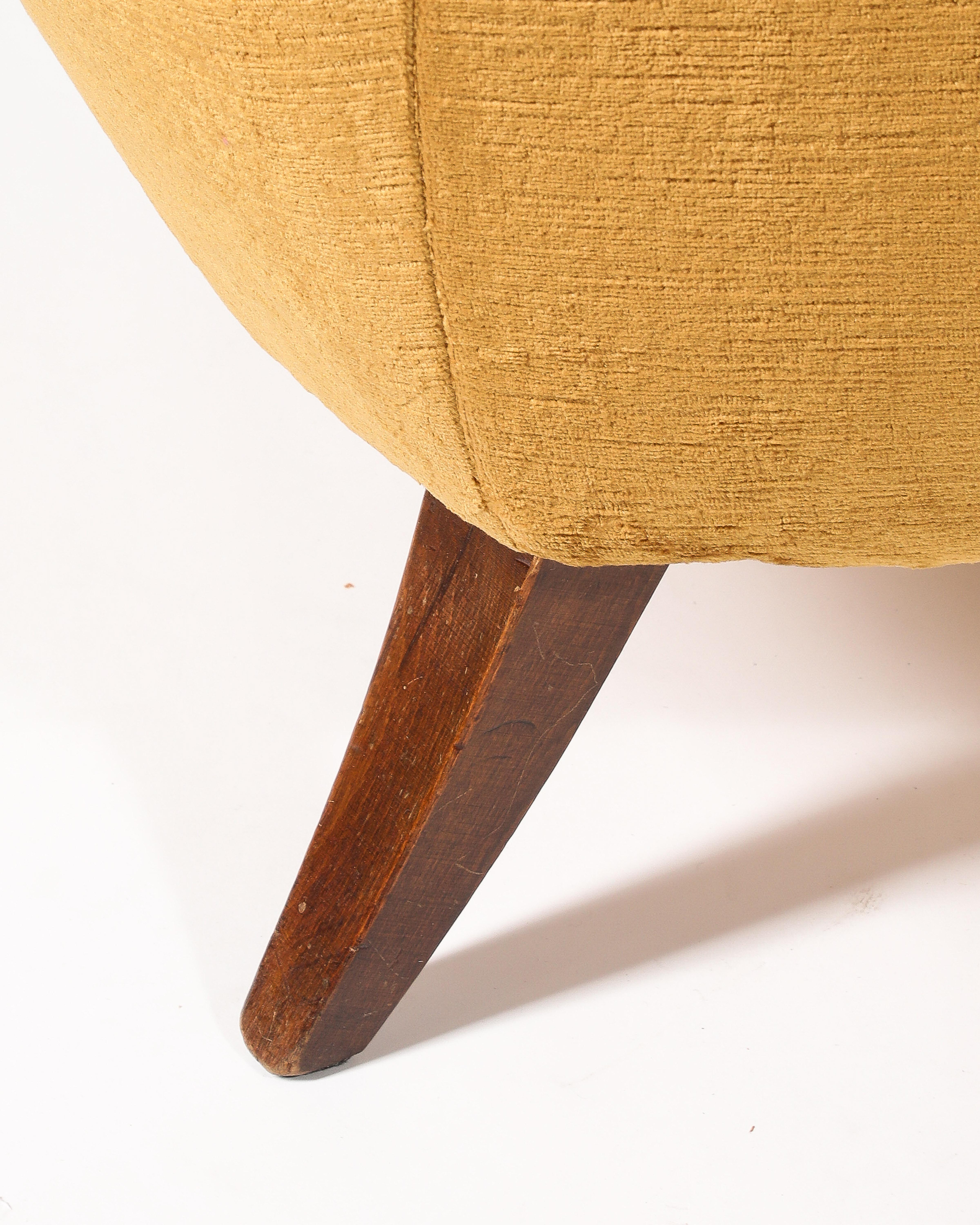 Velours Fauteuil en velours doré touffeté, Italie, c. 1950 en vente