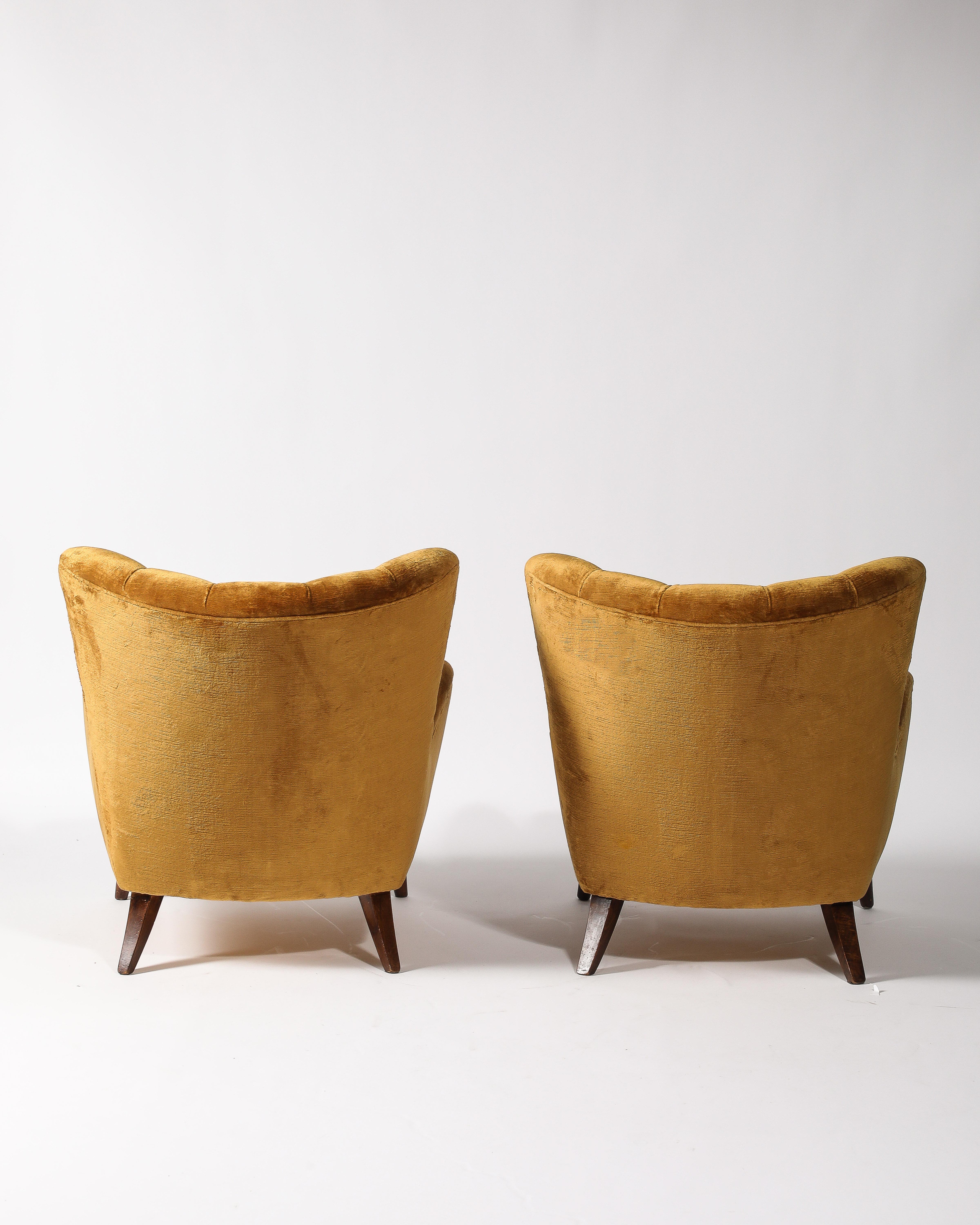 Fauteuil en velours doré touffeté, Italie, c. 1950 en vente 2