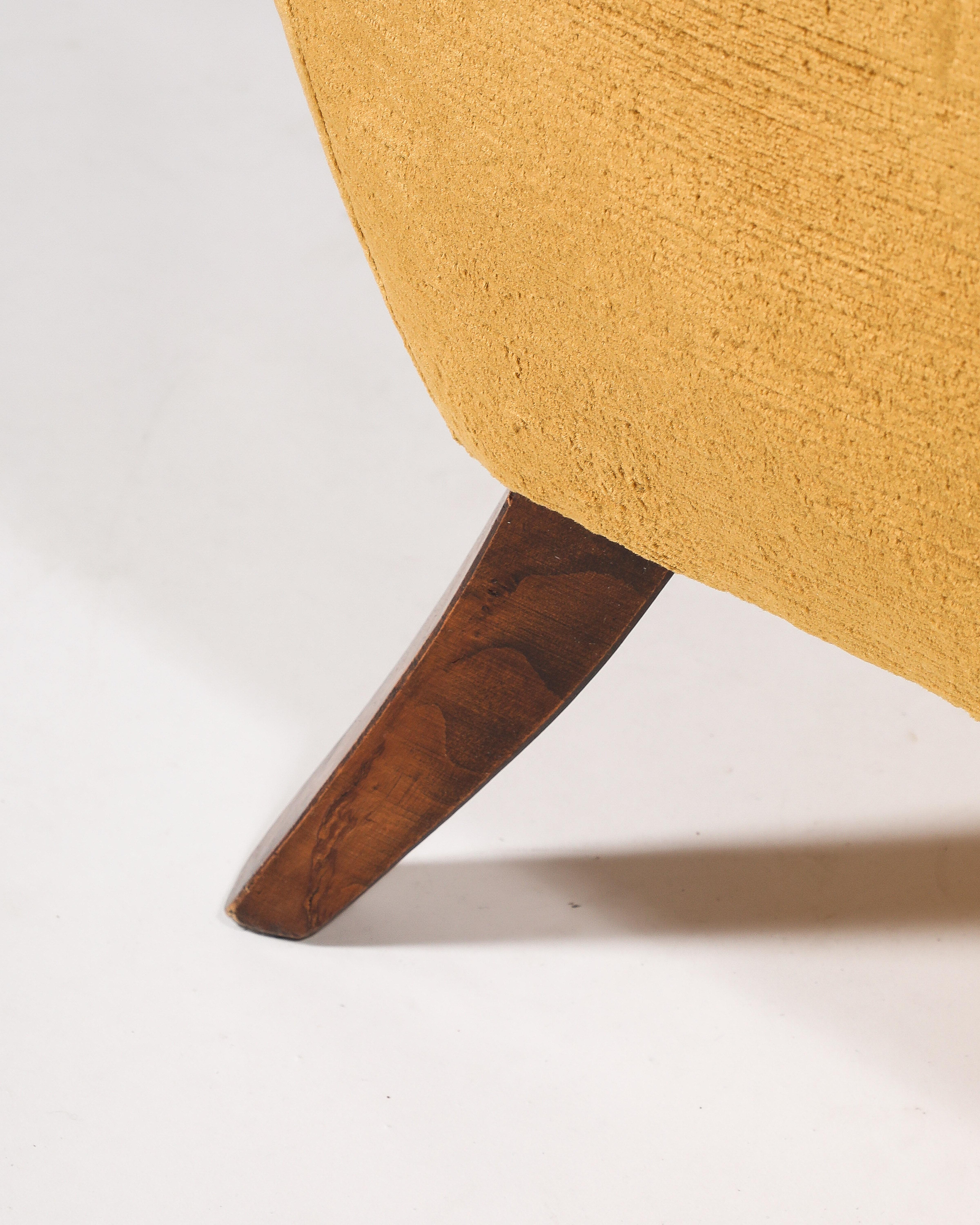 Fauteuil en velours doré touffeté, Italie, c. 1950 en vente 9