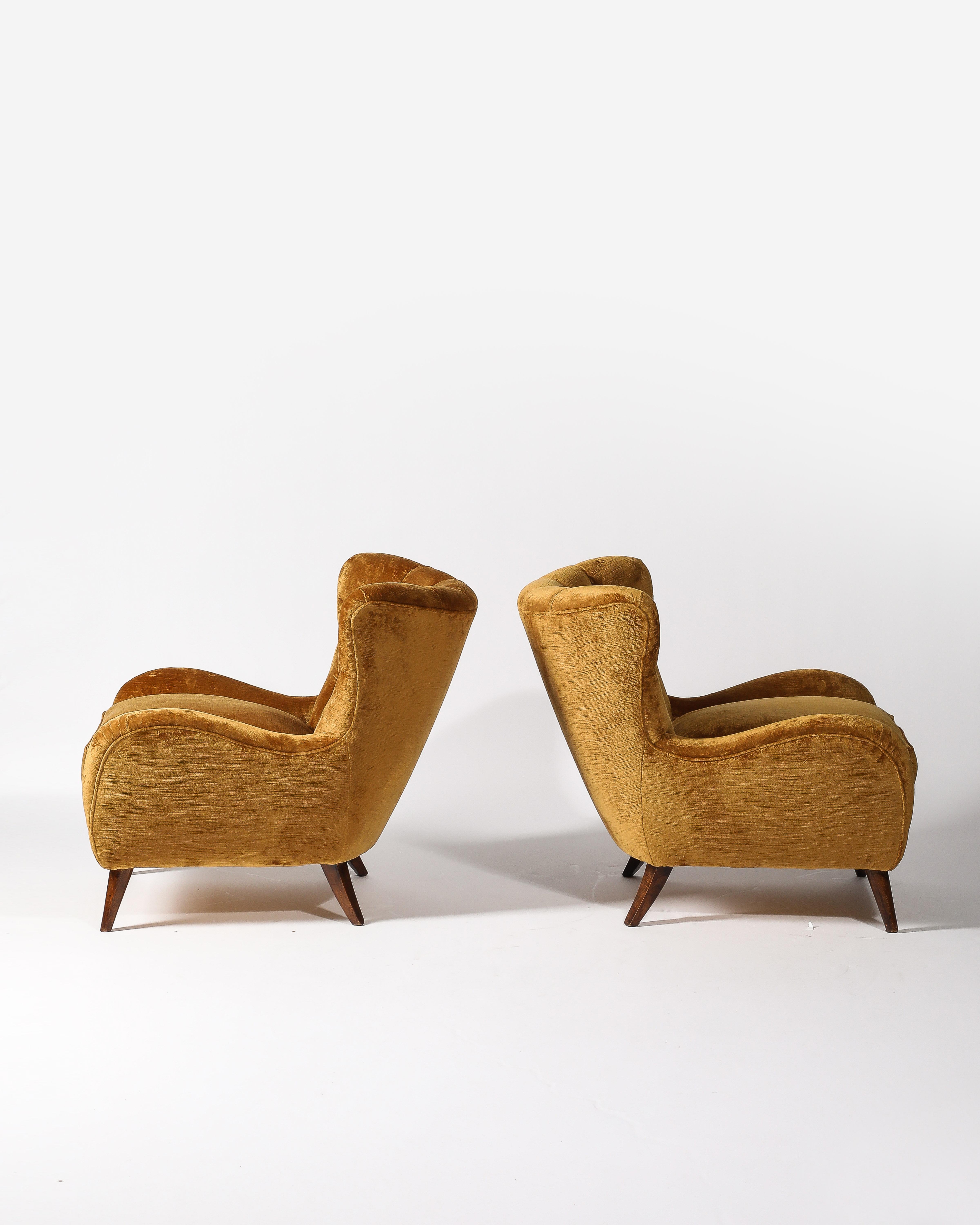 Fauteuil en velours doré touffeté, Italie, c. 1950 en vente 3