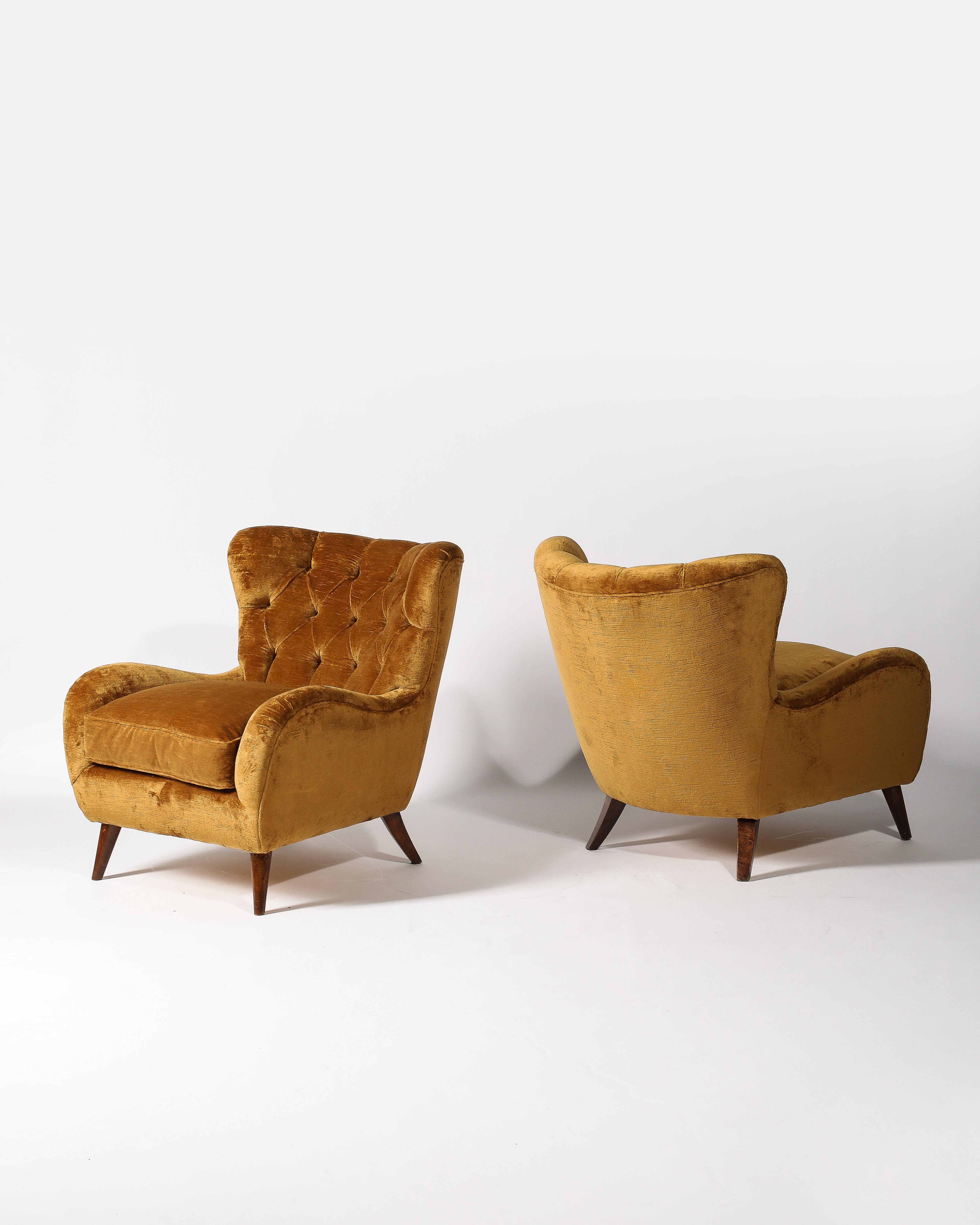 Fauteuil en velours doré touffeté, Italie, c. 1950 en vente 6