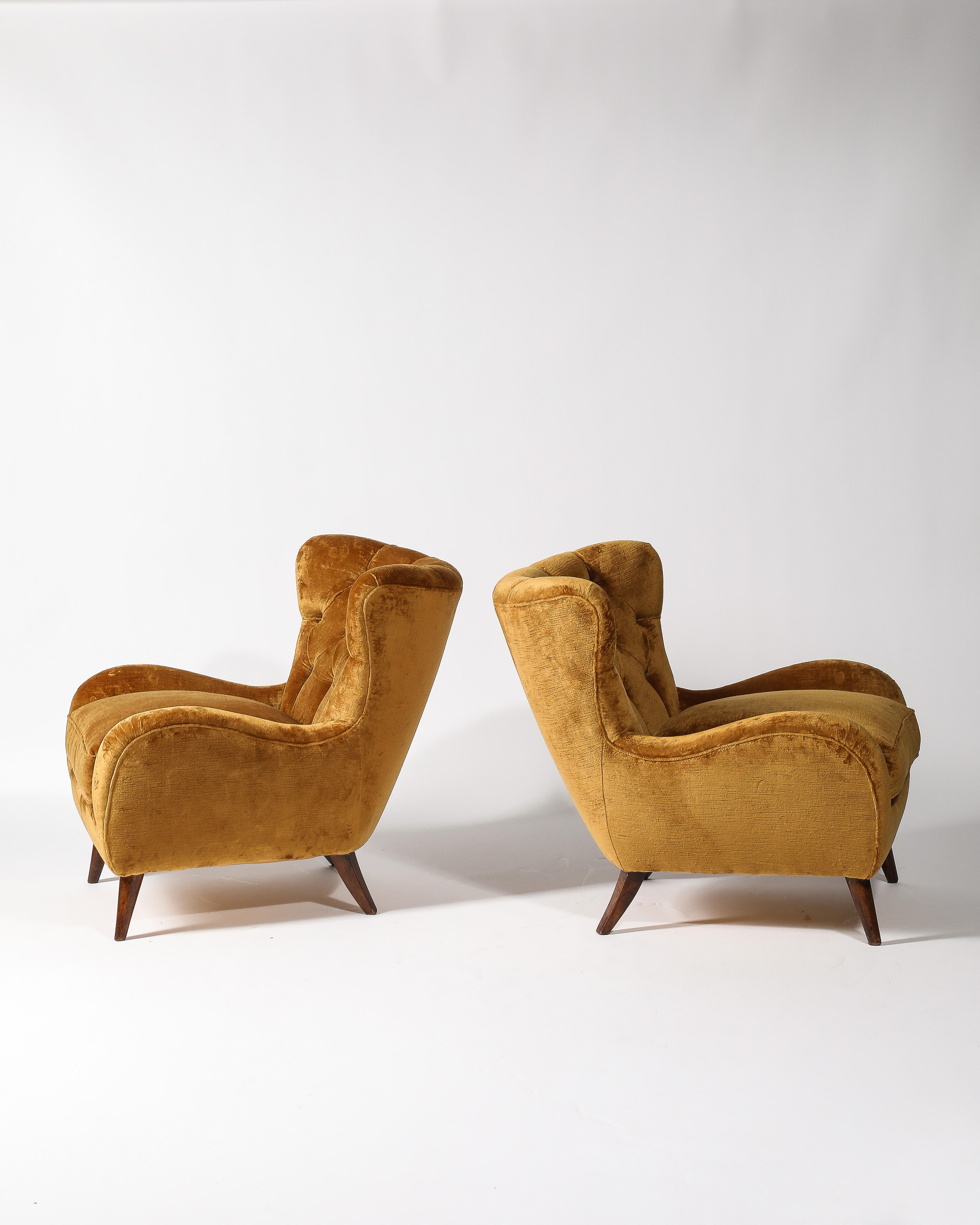 Fauteuil en velours doré touffeté, Italie, c. 1950 en vente 4