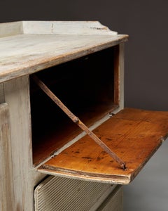 Commode à enfilade en bois peint, Suède, XIXe siècle