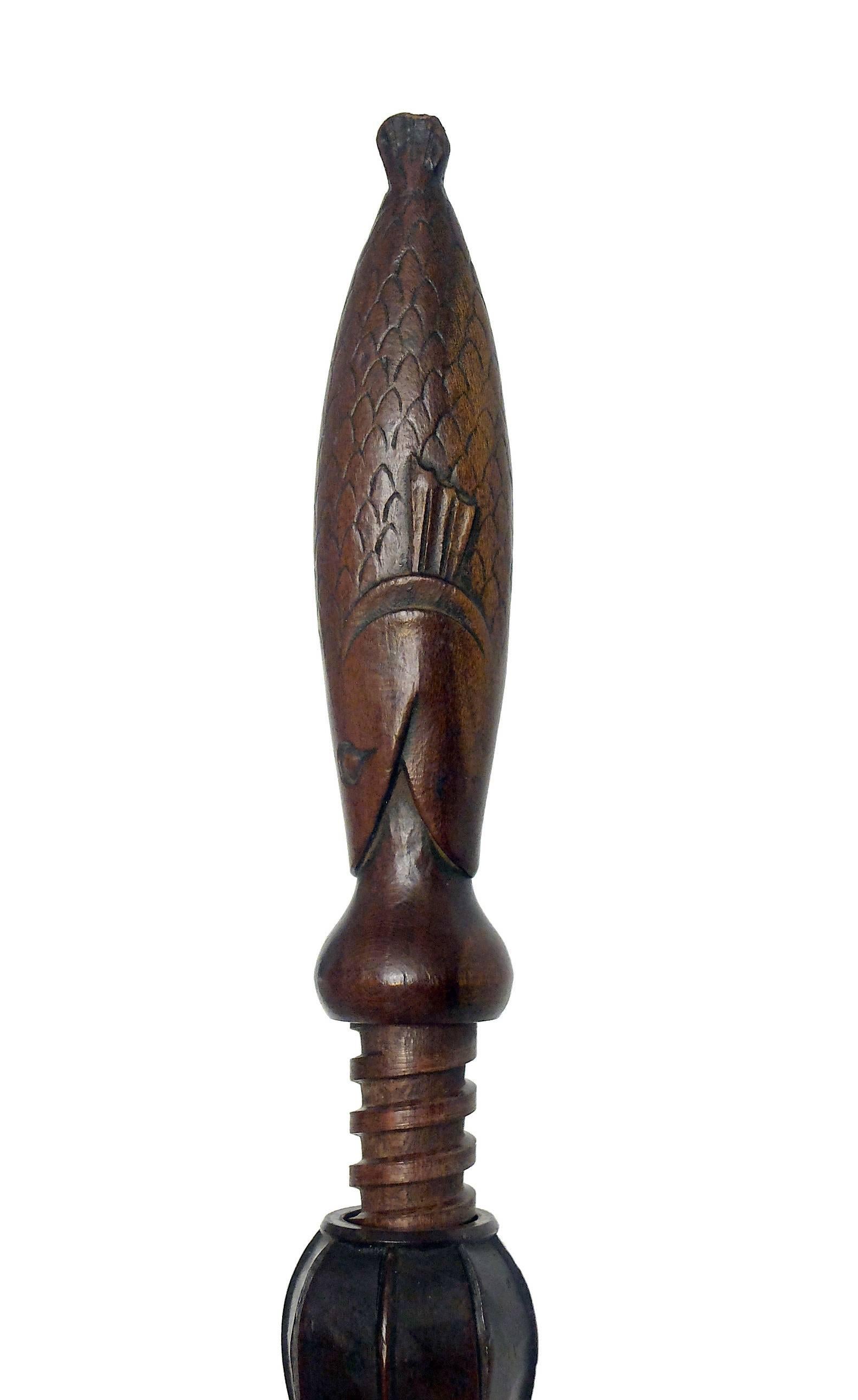 Made out of hazel wood, the nutcracker simply depicts a screaming man’s head. The handle depict a fish. The subject is really unusual, the quality of sculpting, carving and cure of each detail is excellent.