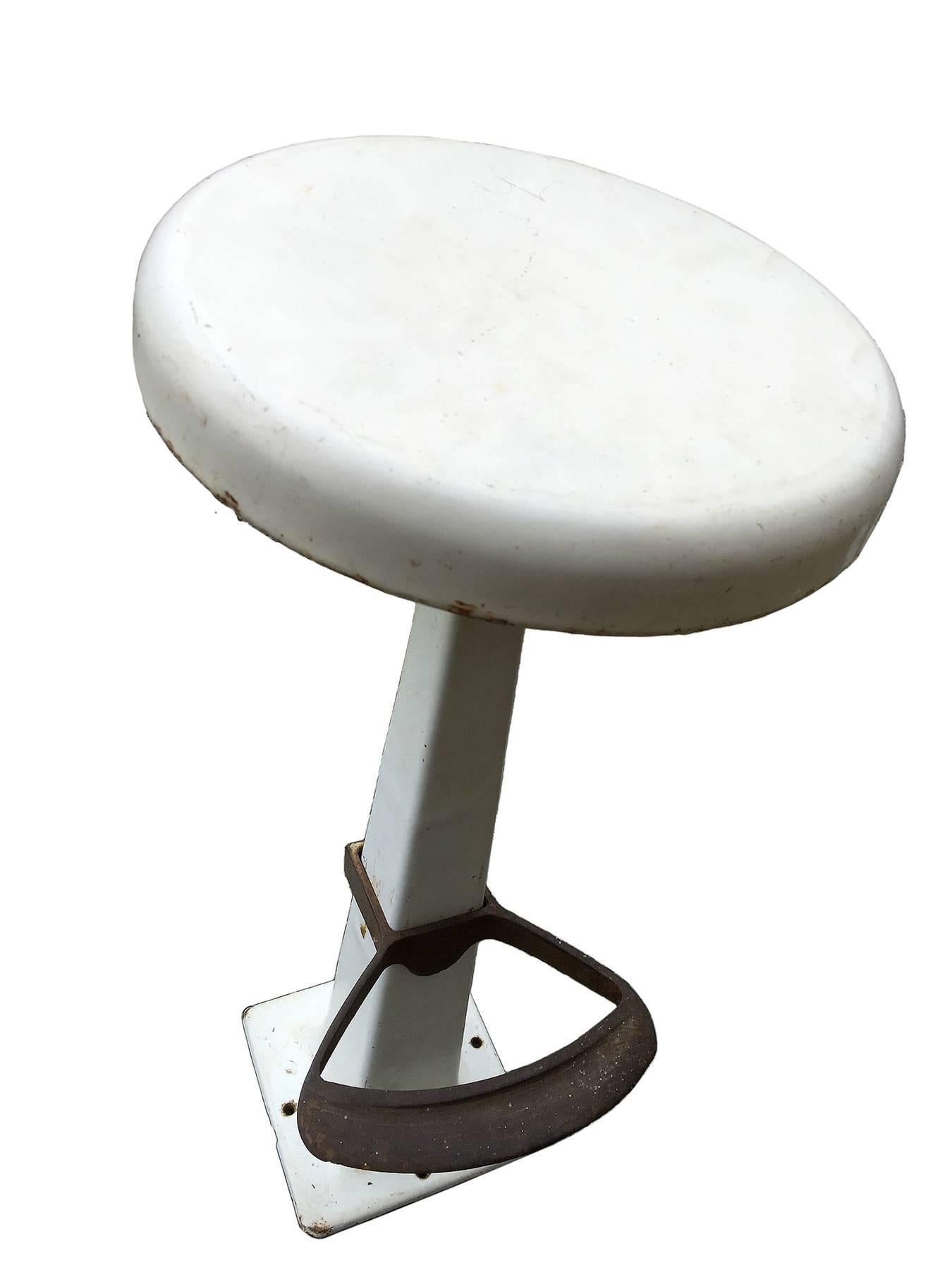 Group of Four Beautiful White Enameled Metal Stools with Footrest, circa 1930 In Good Condition In Milan, IT