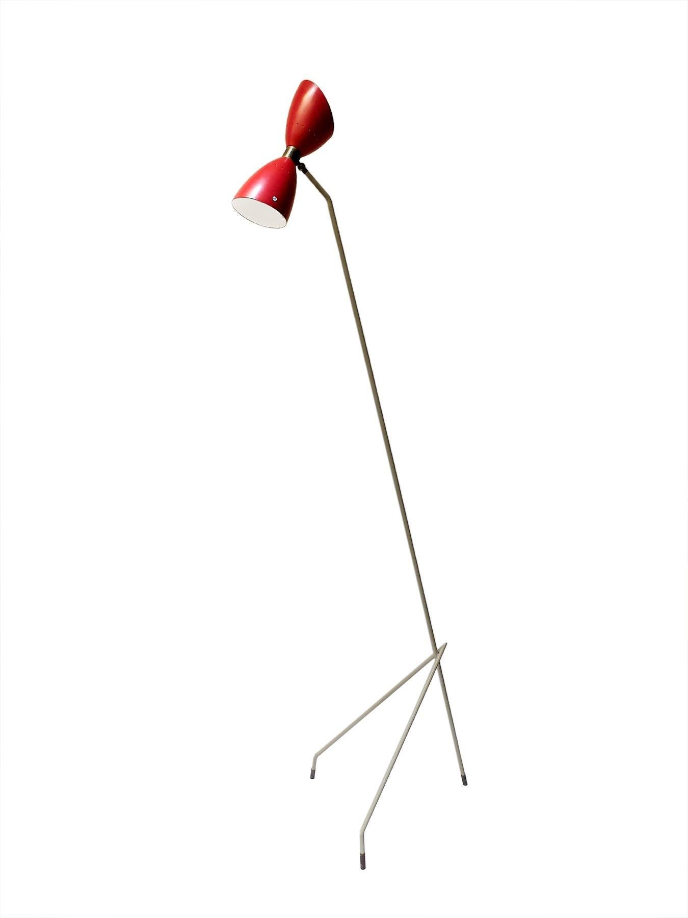 Italian floor lamp, made out of enameled aluminium and gilded brass. Adjustable lampshade. White stand and tripod. 