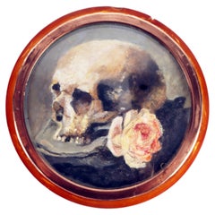 Memento mori: a snuffbox in blonde tortoiseshell, gold, white agate. France 1820