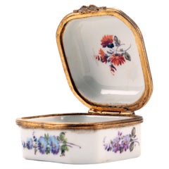 Small painted porcelain box, octagonal shape, France 1840.