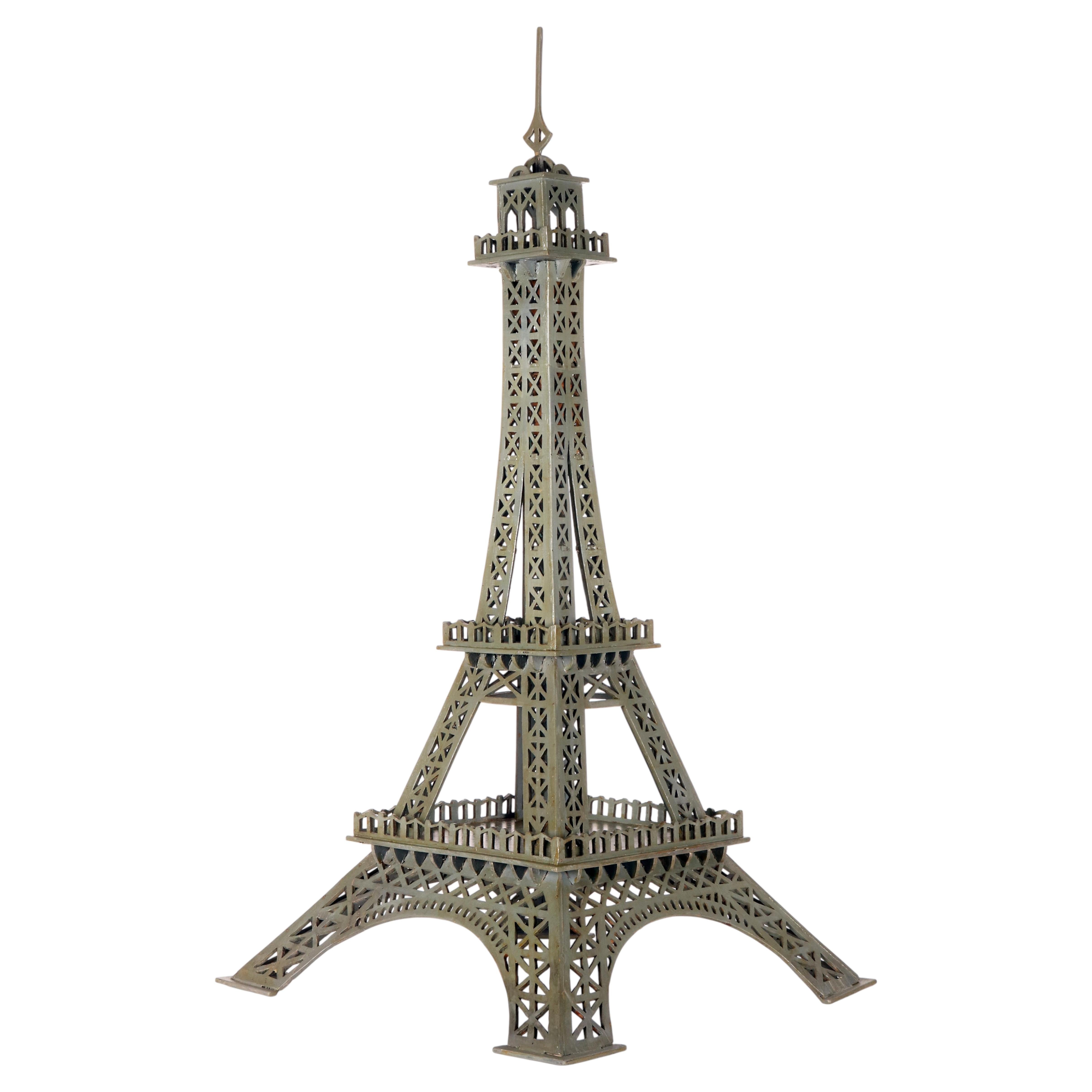 Maquette in legno raffigurante la Torre Eiffel, Francia, inizio XX secolo.