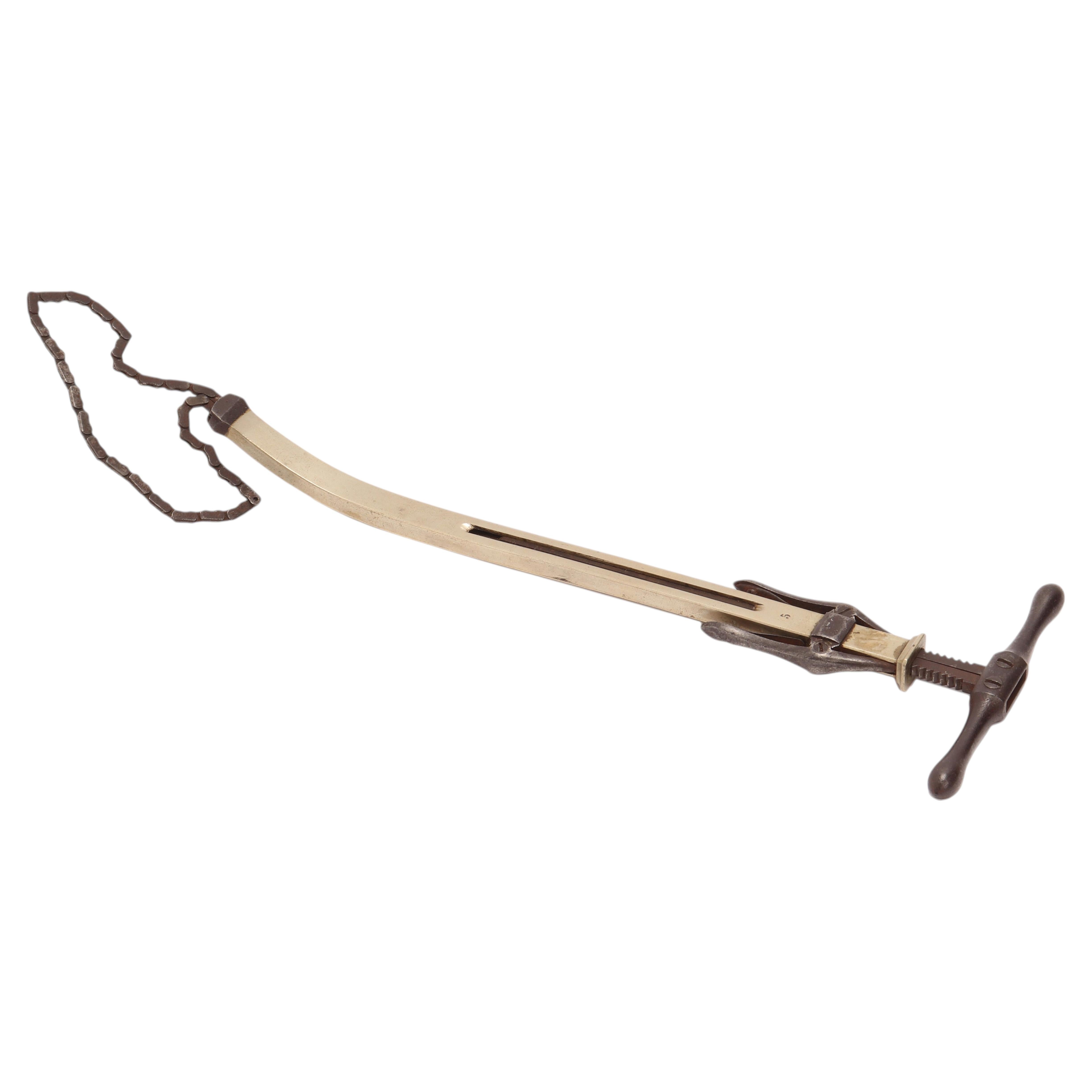 Ein chirurgisches Instrument aus der Mitte des 19. Jahrhunderts, eine Säge. Lollini-Brüder, Bologna, Italien
