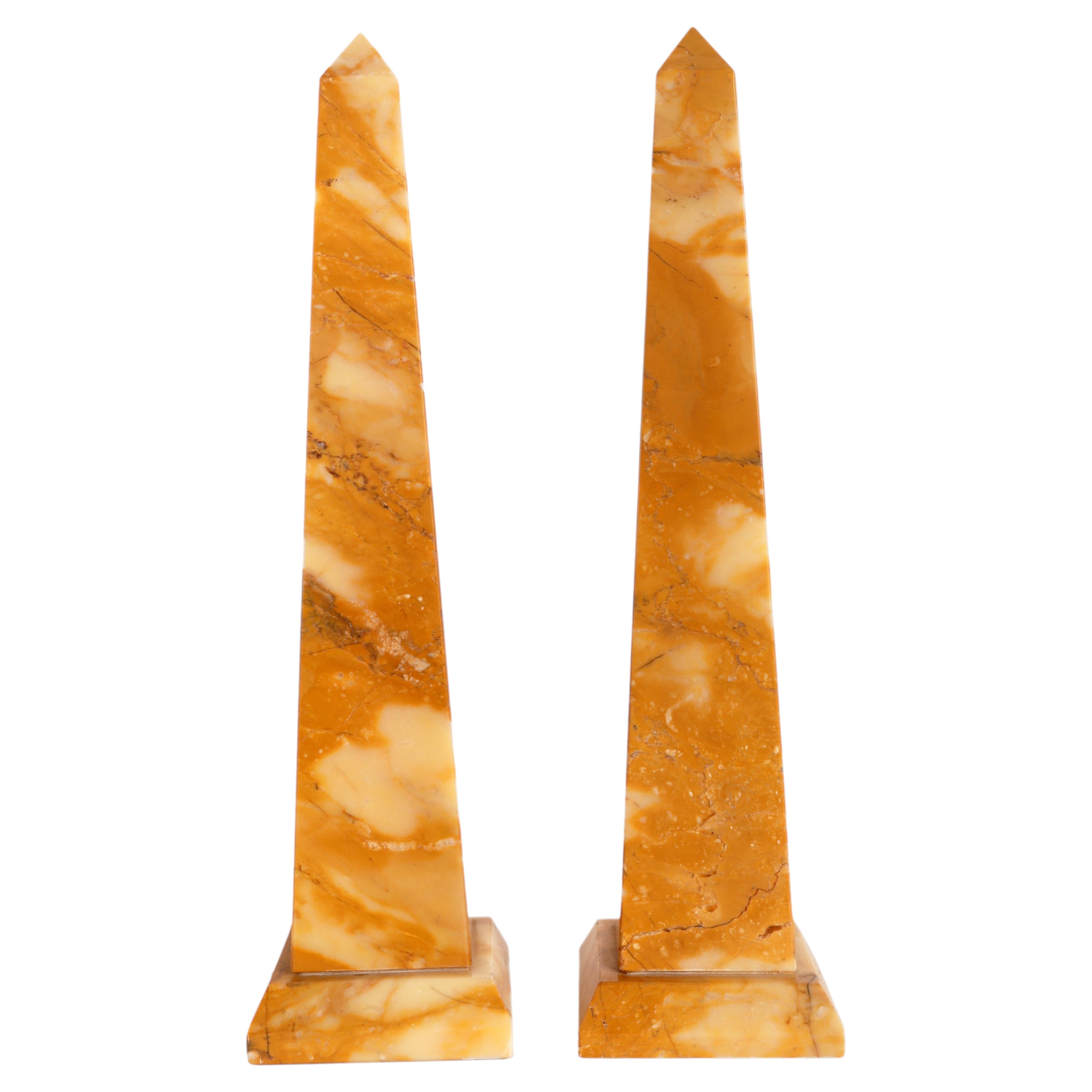 Paire d'obélisques du Grand Tour, Italie, seconde moitié du XIXe siècle. en vente
