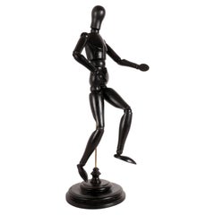 Manichino d'artista articolato, realizzato in legno ebanizzato, Francia 1920.