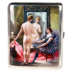 Pitillera de plata esmaltada con tema erótico, mujer desnuda. Alemania 1900.
