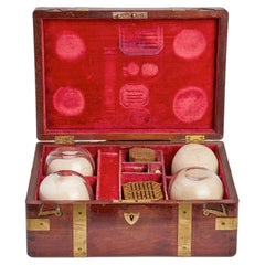 A bleeding travelling set with mahogany wood, signed Blackwell, England 1850.