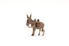 Eine Wiener Miniaturbronze, die einen Esel mit seinem Packsattel darstellt, Österreich 1890.