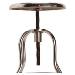 Höhenverstellbarer Hocker aus verchromtem Metallrohr, USA, 1930.