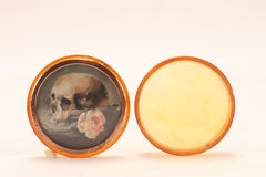 French blonde tortoiseshell & gold Memento Mori box. Restoration period c. 1820.