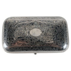 Scatola per tabacco o sigari in argento niellato (84 zolotniki), Mosca, Russia, 1879.