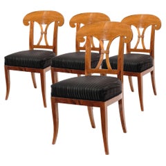 Ensemble de 4 chaises Biedermeier du 19ème siècle Noyer