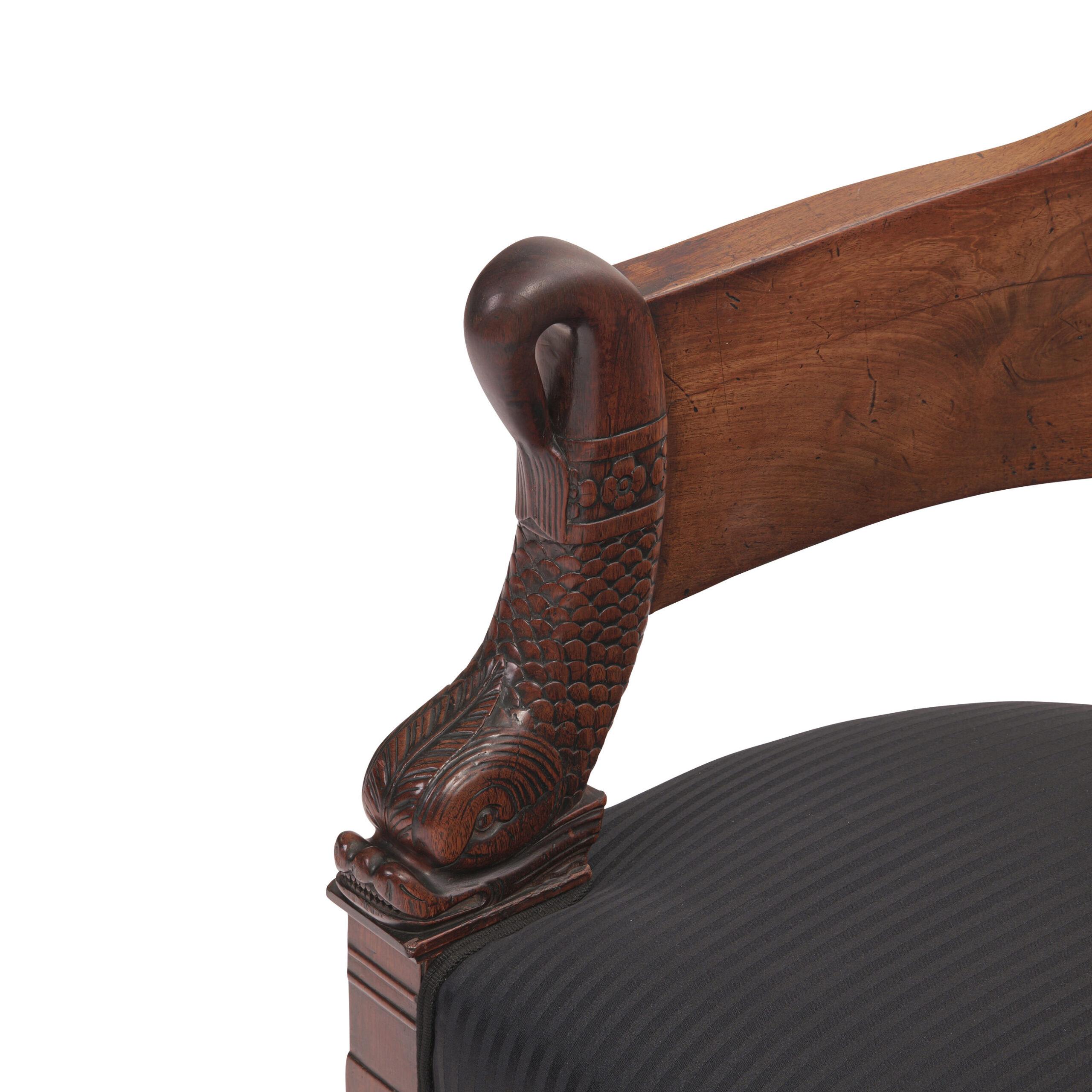 Allemand Exceptionnel fauteuil Empire vers 1800/10 Noyer en vente
