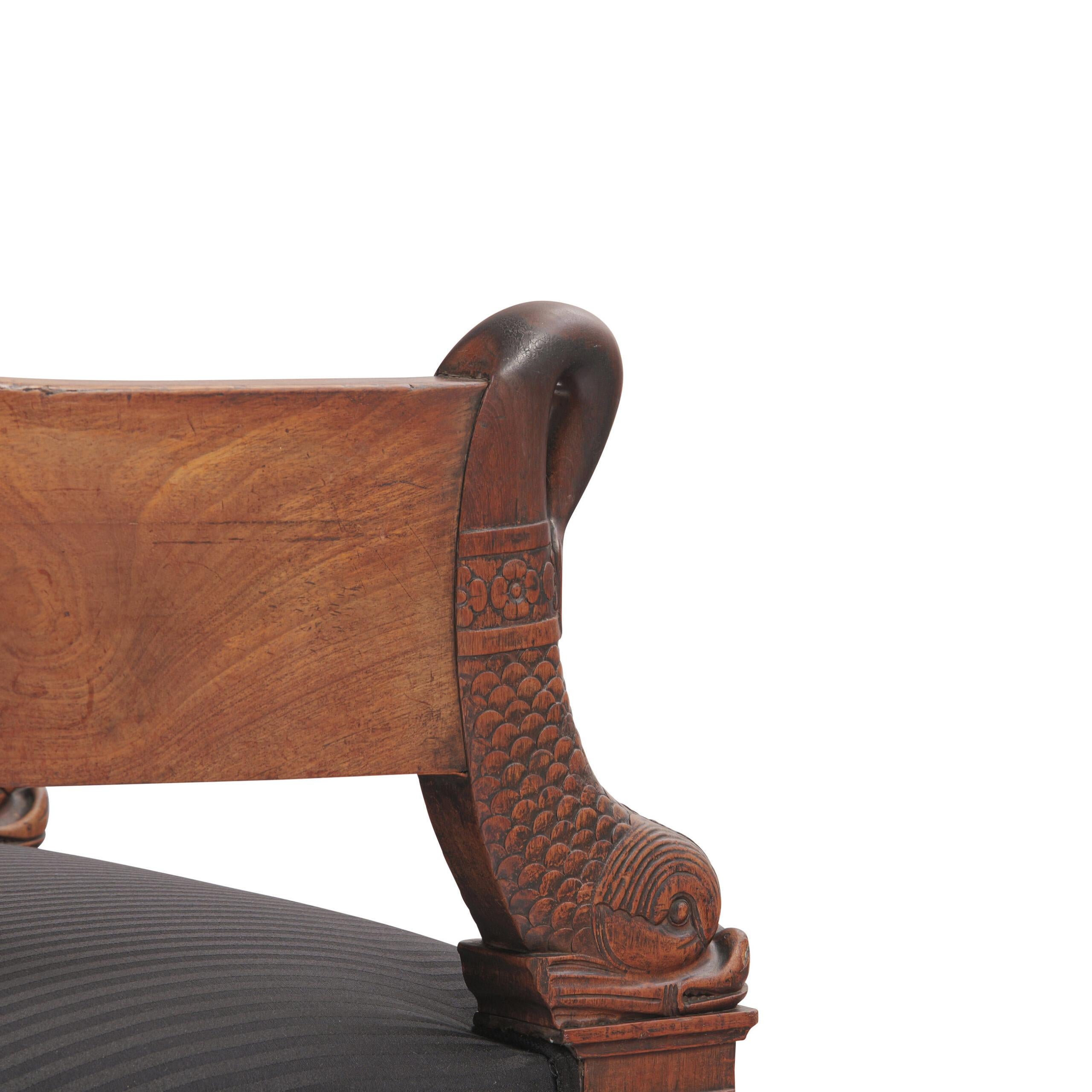 Début du XIXe siècle Exceptionnel fauteuil Empire vers 1800/10 Noyer en vente