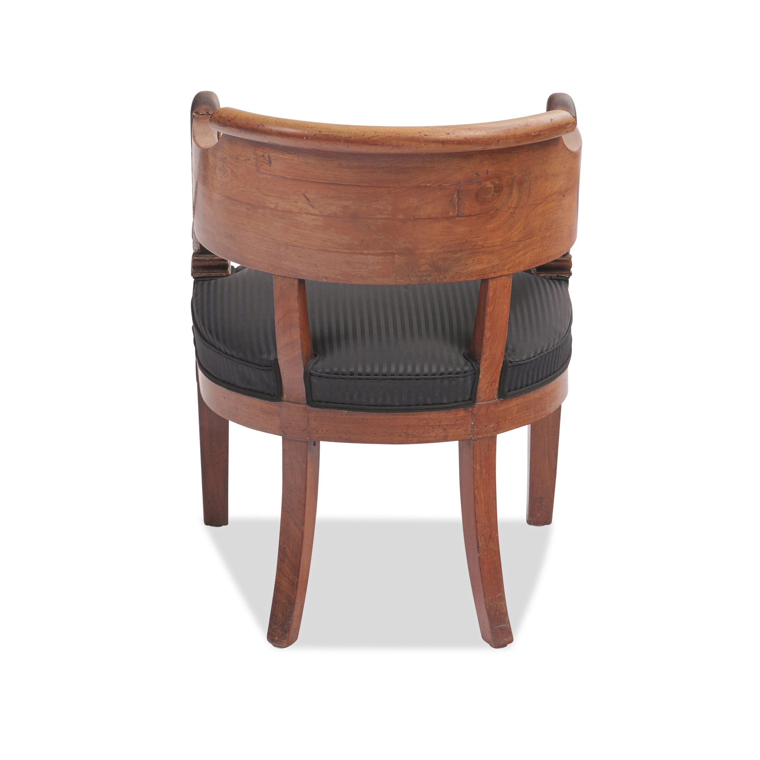 Exceptionnel fauteuil Empire vers 1800/10 Noyer en vente 1
