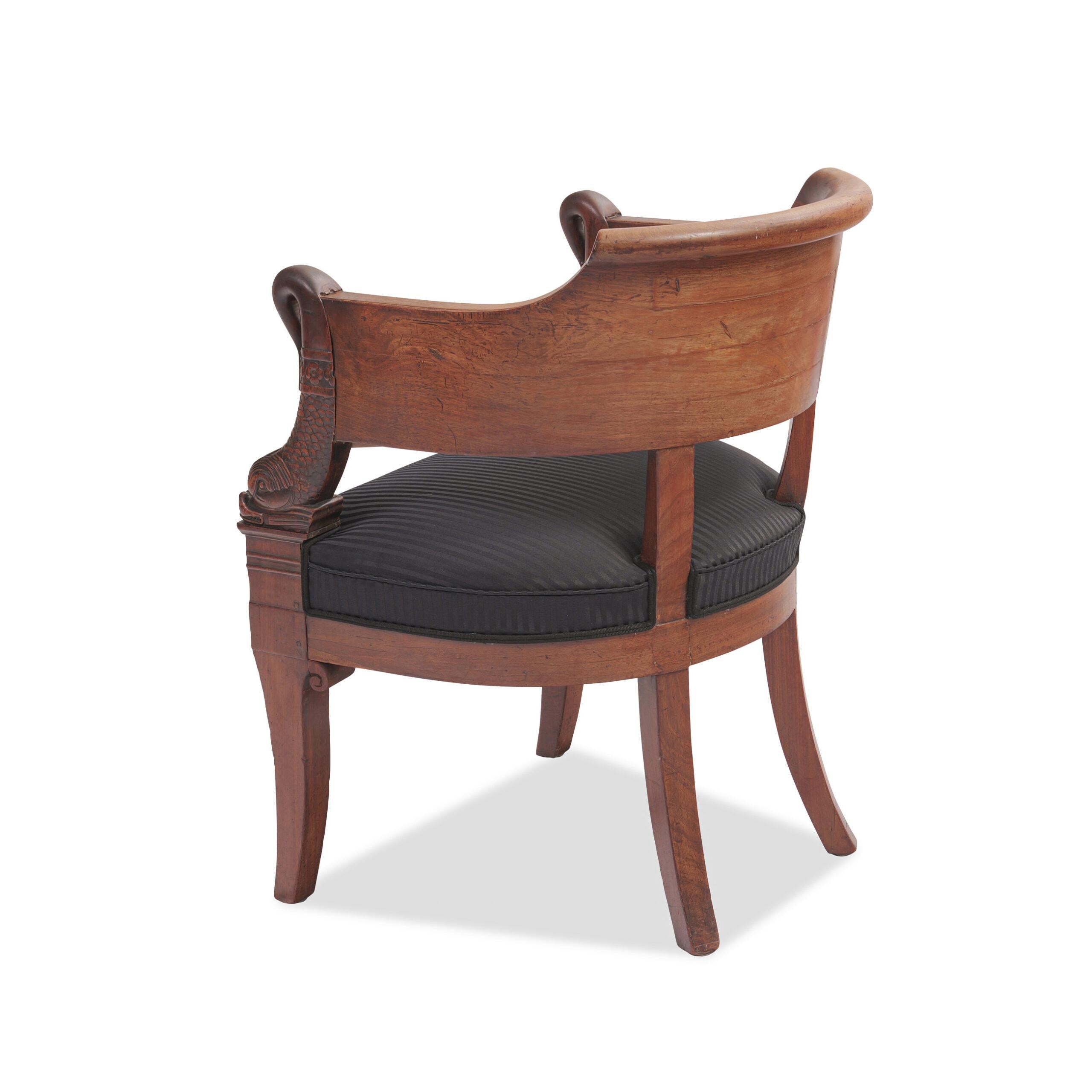 Exceptionnel fauteuil Empire vers 1800/10 Noyer en vente 2