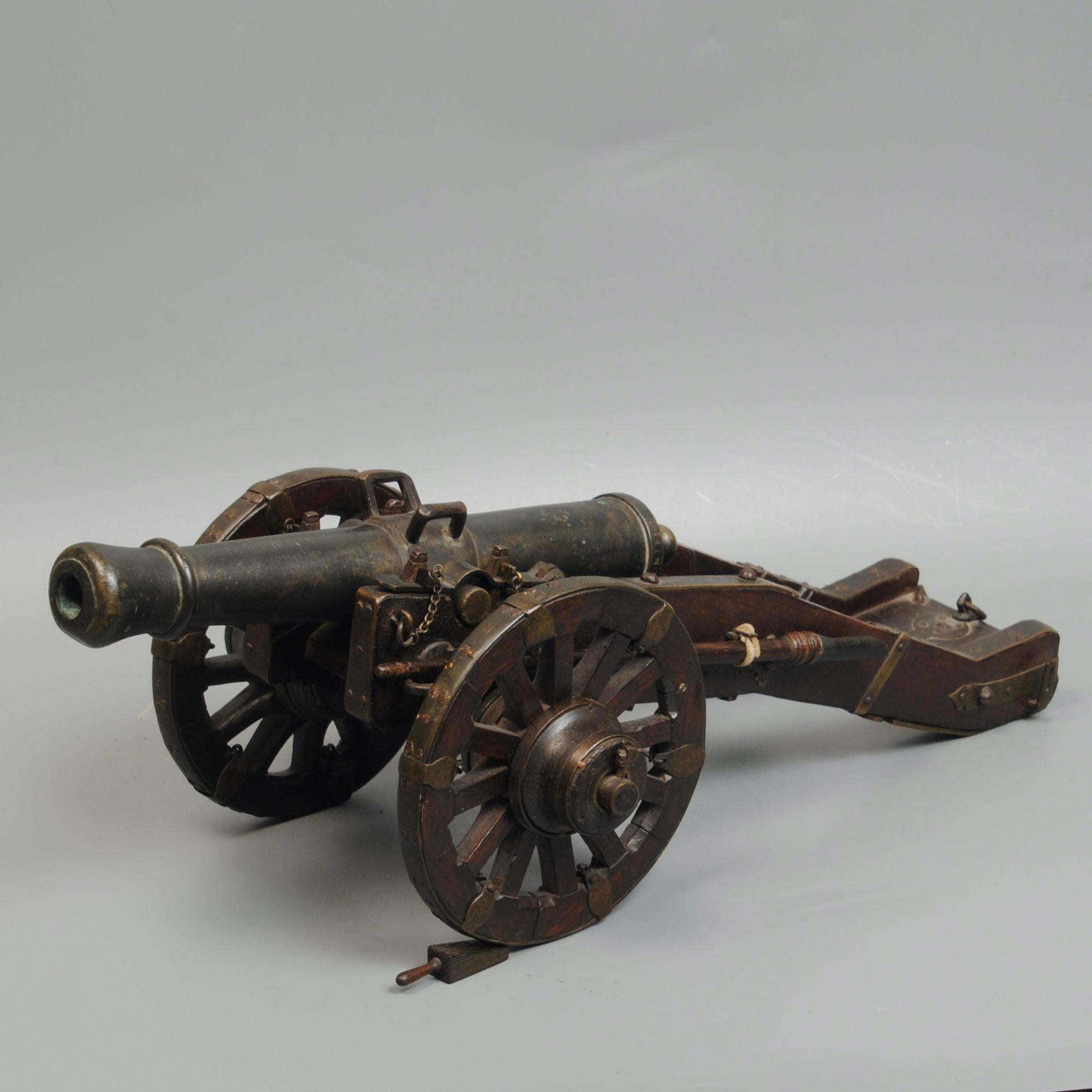 A fine 18th century model of a field cannon, the carraige with brass details and tools to the sides, the barrel cast in bronze.
Circa 1770
Barrel length 26cm