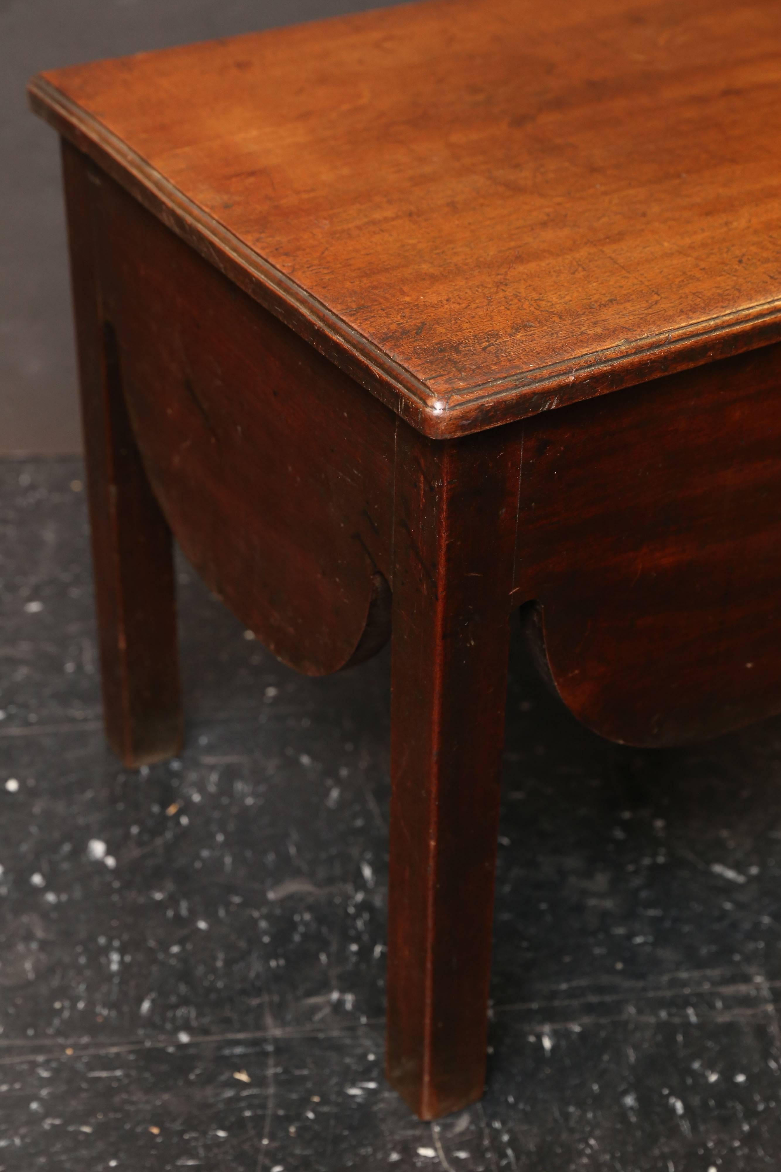 19th Century Small Side Table In Excellent Condition In Houston, TX