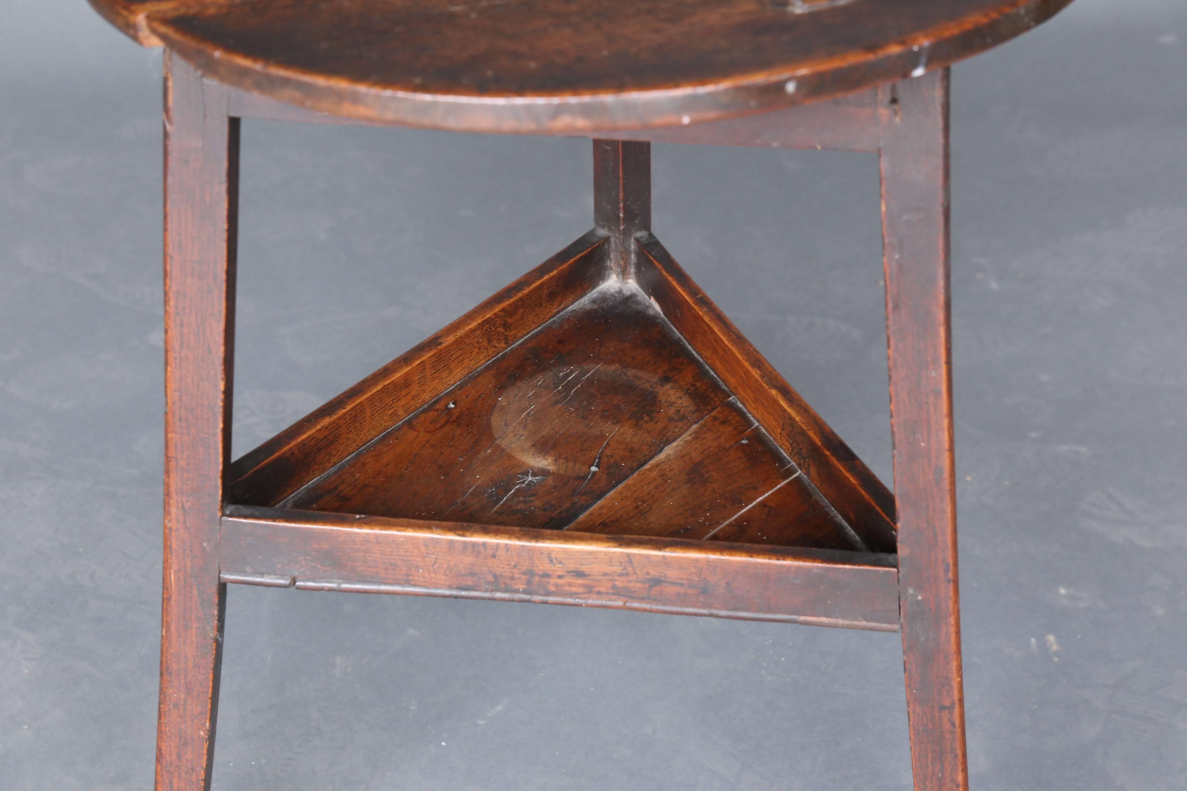 19th Century Cricket Table In Excellent Condition In Houston, TX