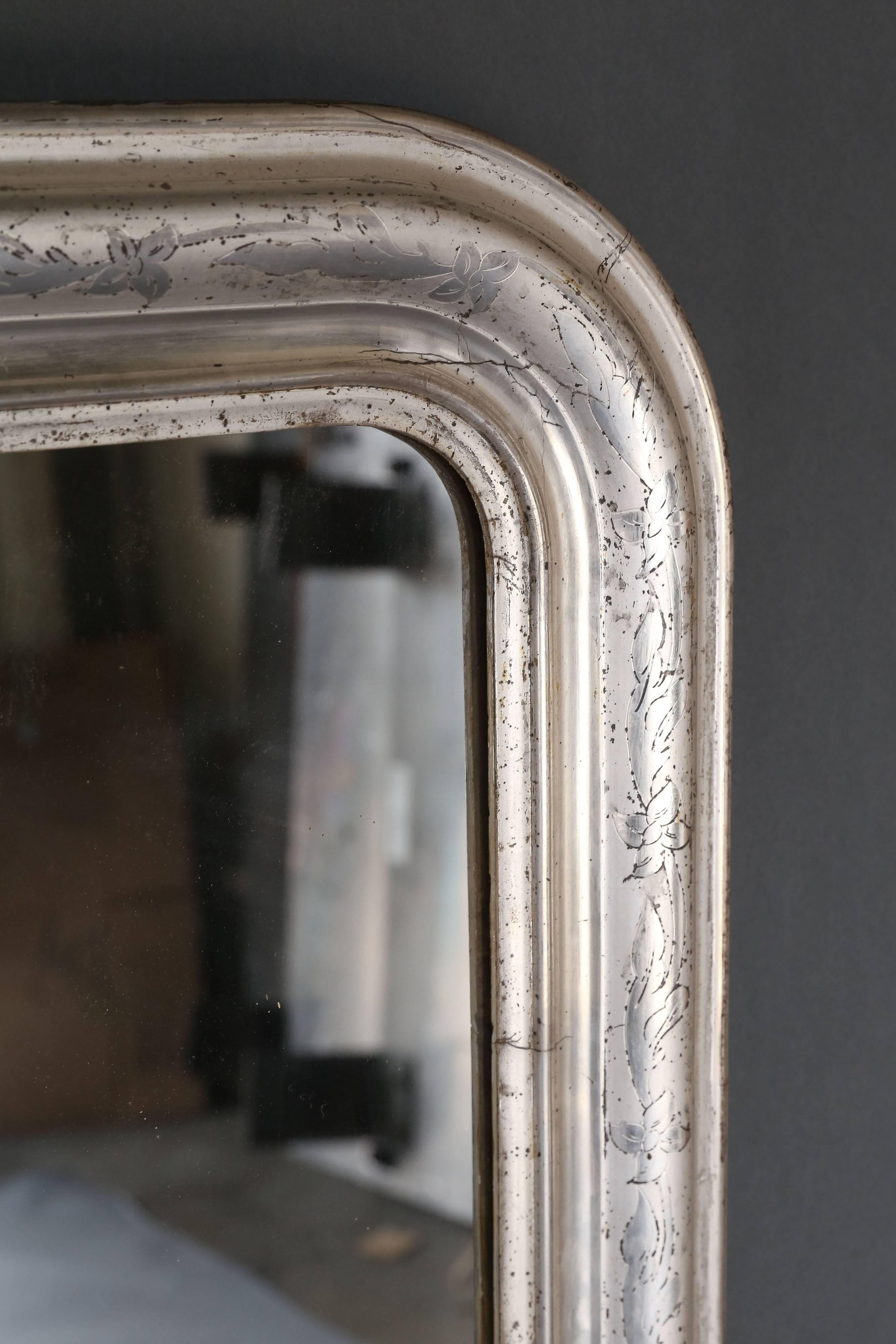 19th century Louis Philippe silver leaf mirror with etching around the perimeter. The top corners are rounded and the bottom corners are squared. Original mercury glass.