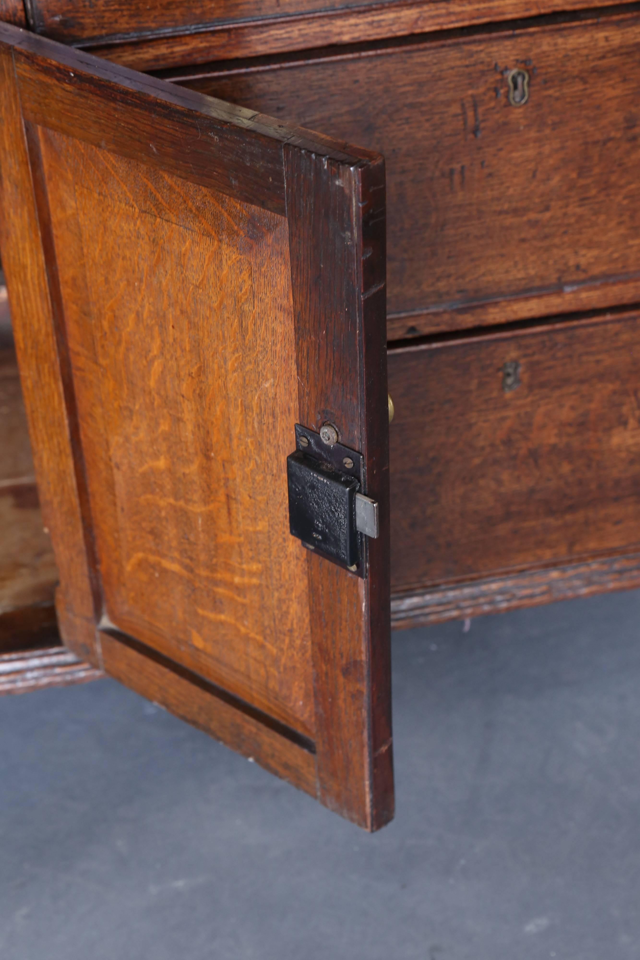 18th Century George III Oak Dresser Base For Sale 1