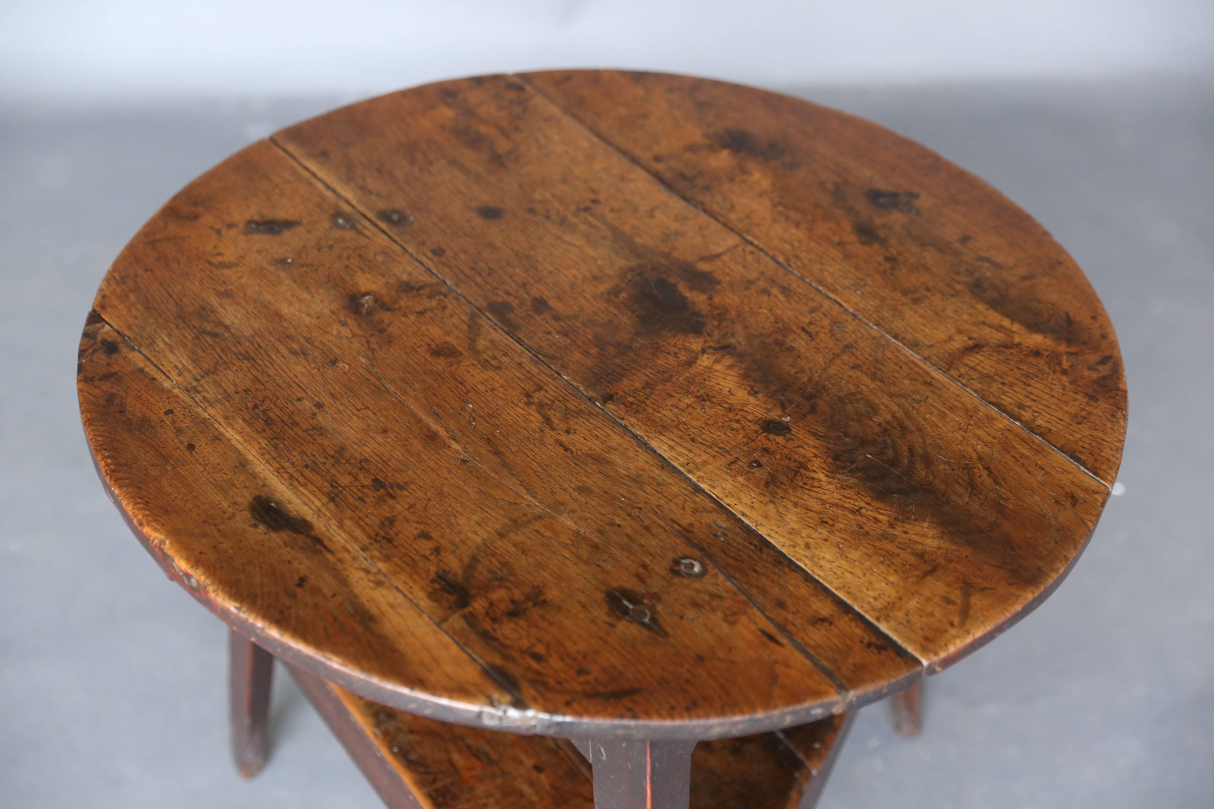 18th century oak cricket table with a shelf below. Beautiful patina, circa 1760.