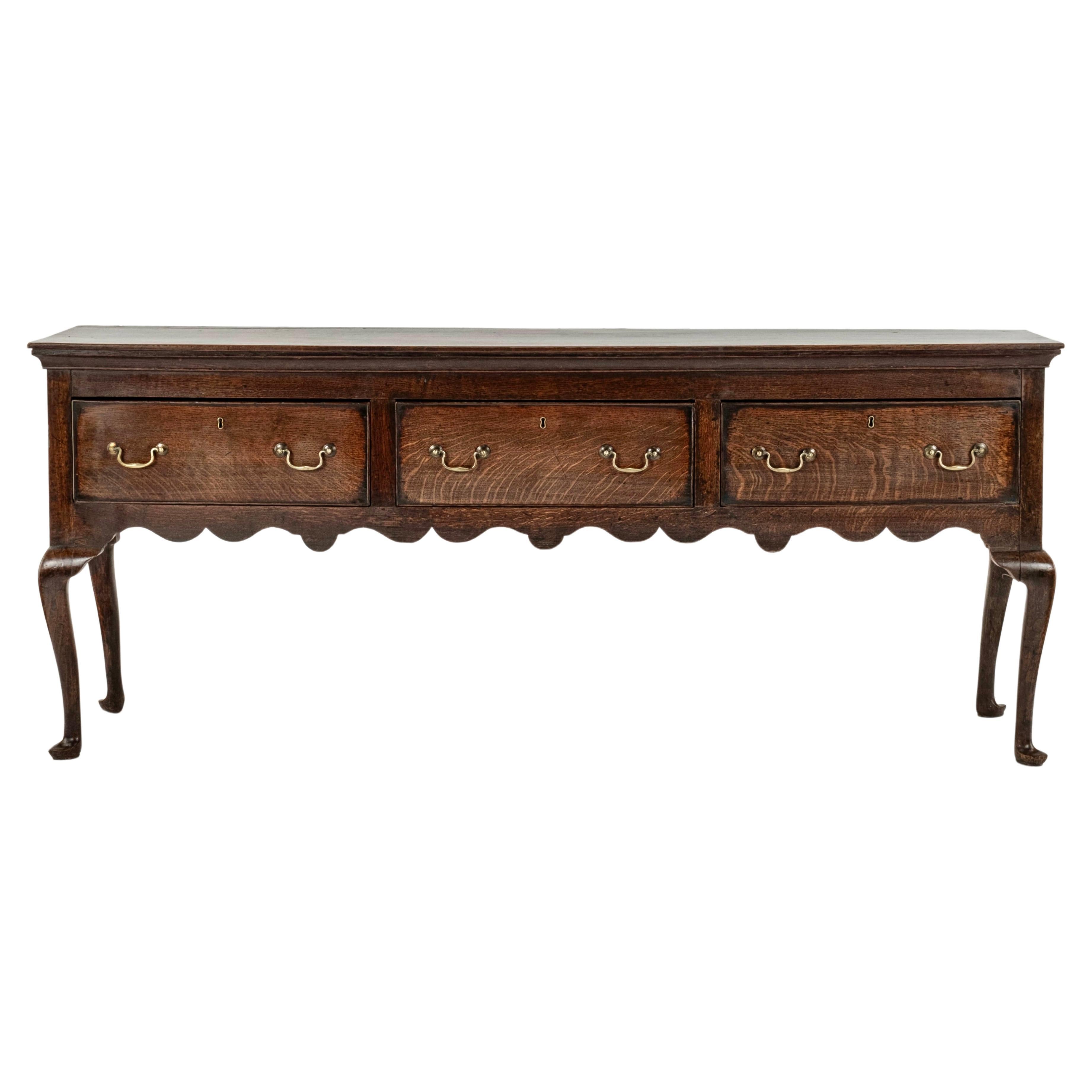 Commode en chêne de style géorgien anglais du 18e siècle
