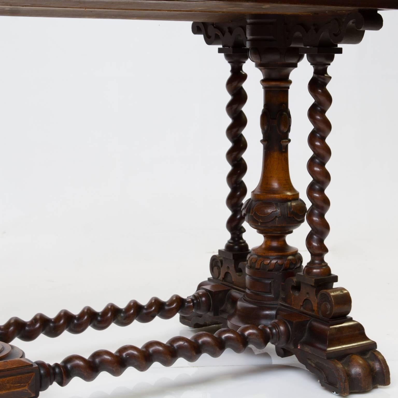 19th Century English Walnut Library Table In Excellent Condition In Hixson, TN
