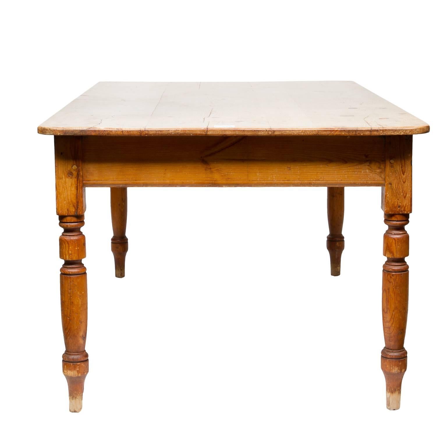 19th Century English Country Pine Farm Table In Good Condition In Hixson, TN