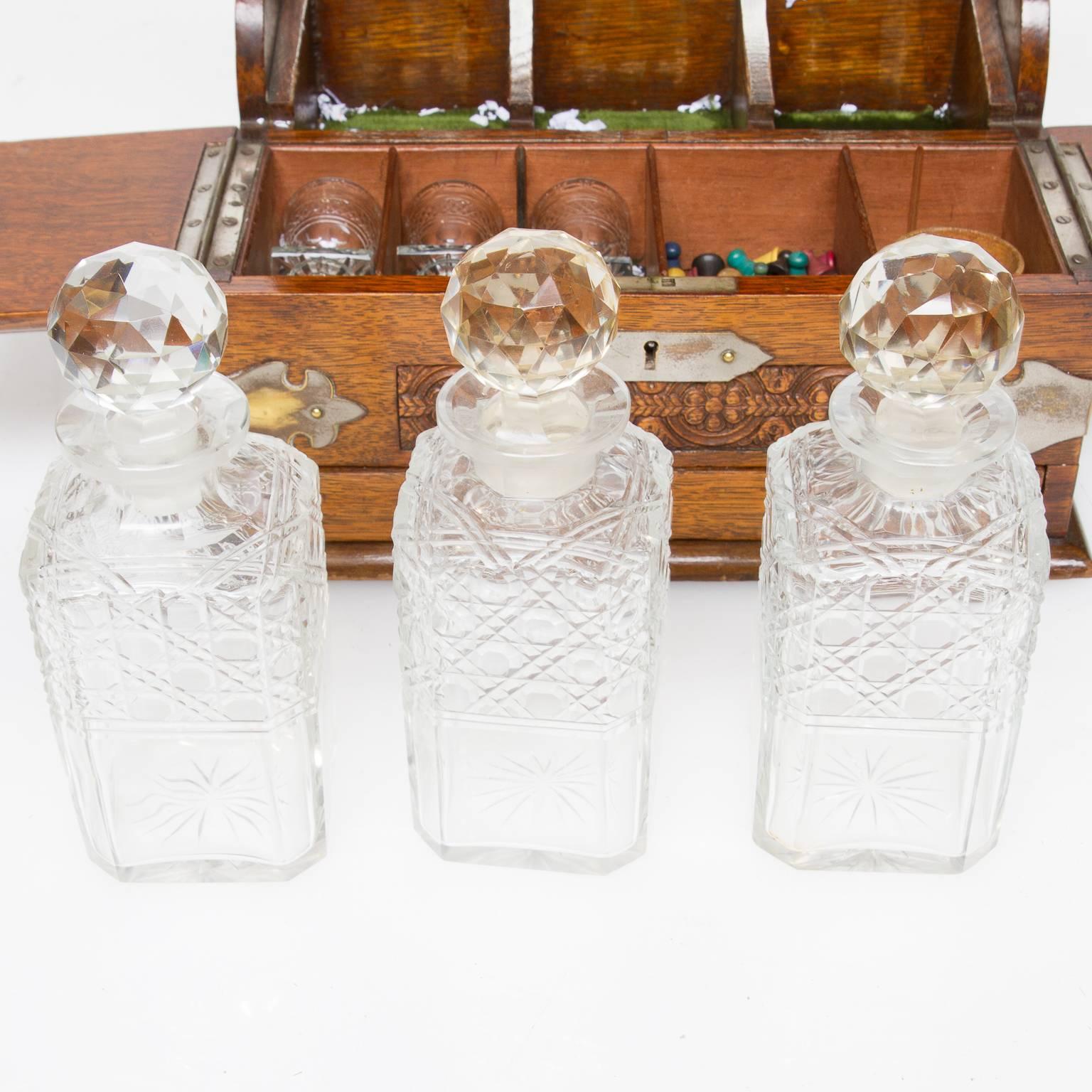 19th Century, English Decanter Set of with Case In Excellent Condition In Hixson, TN