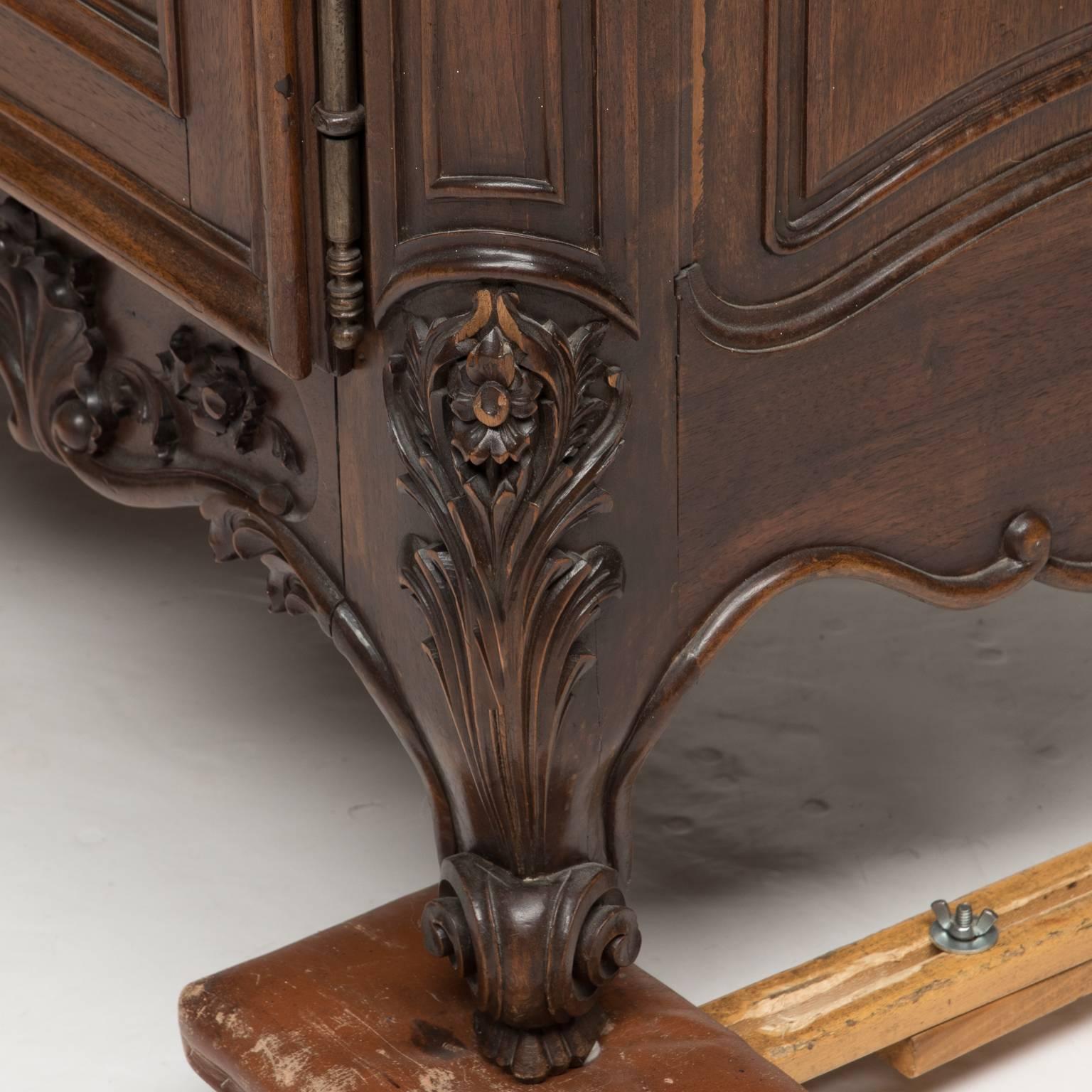 19th Century Louis XV Walnut Enfilade 3