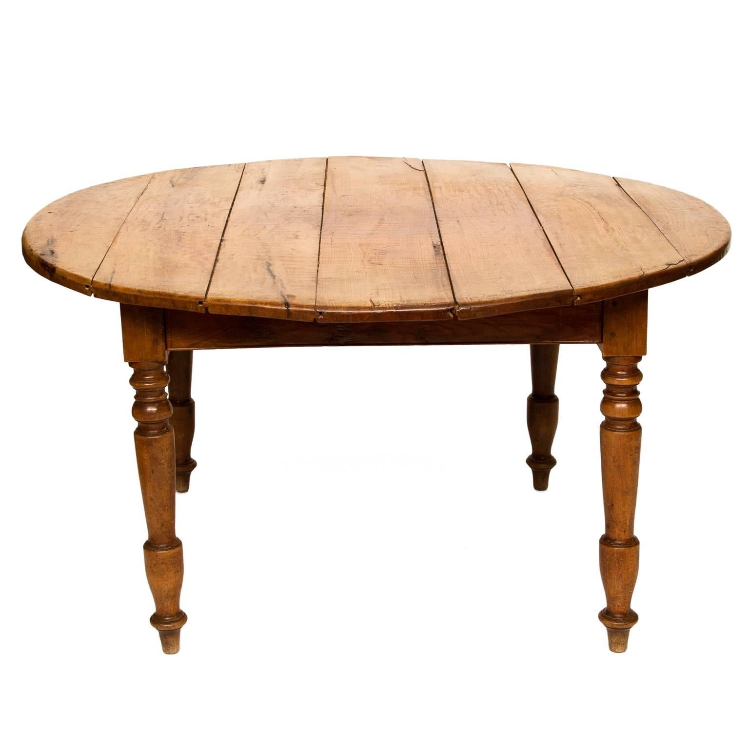 French 19th Century Cherrywood Round Dining Table