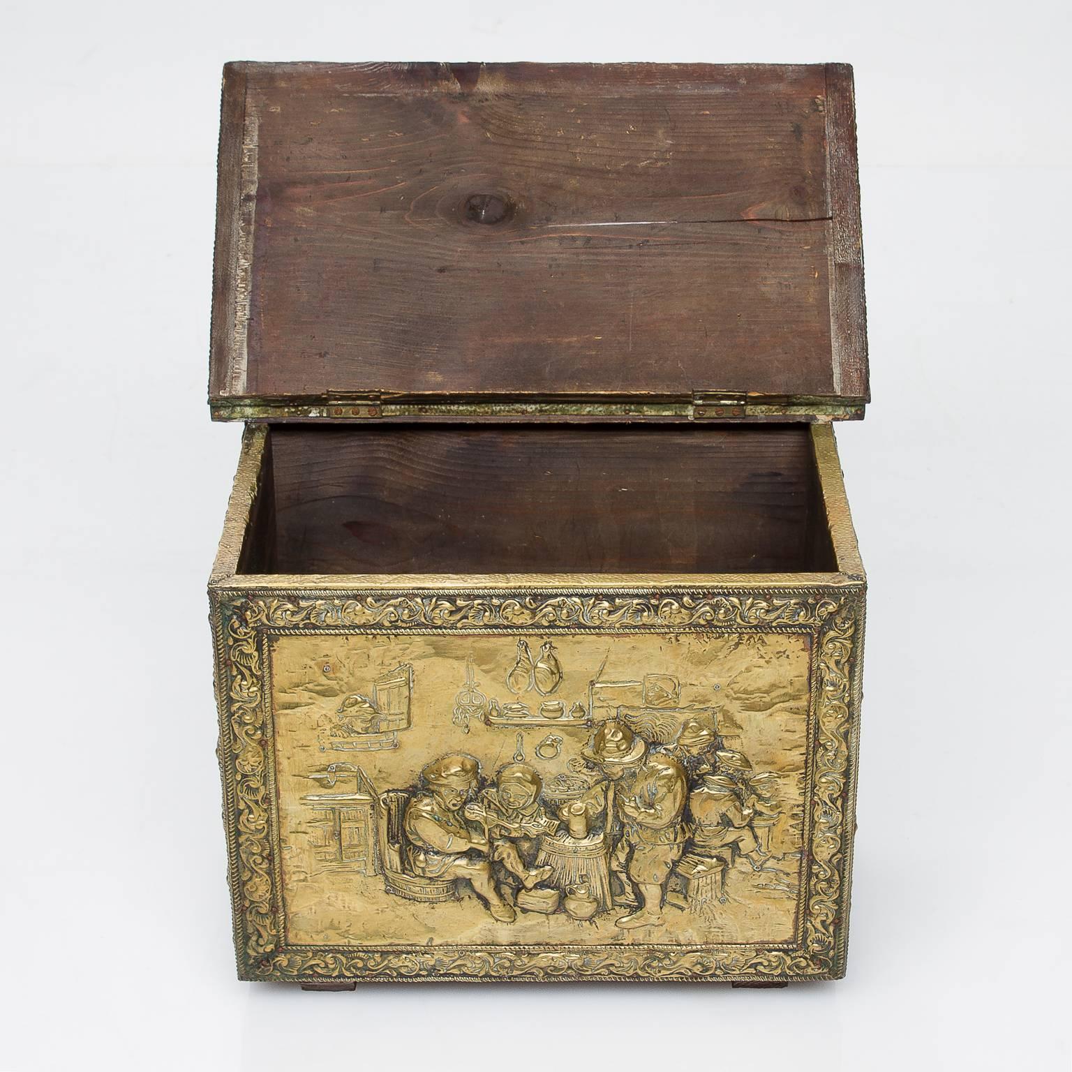 19th Century English Brass Fireside Box In Excellent Condition In Hixson, TN