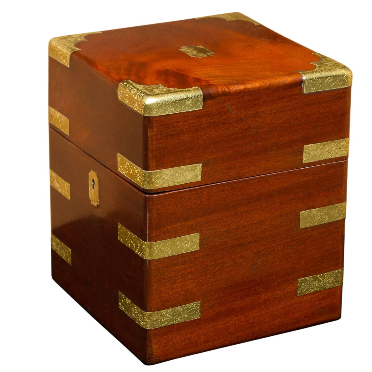 19th Century Georgian Campaign Decanter Box In Excellent Condition In Hixson, TN