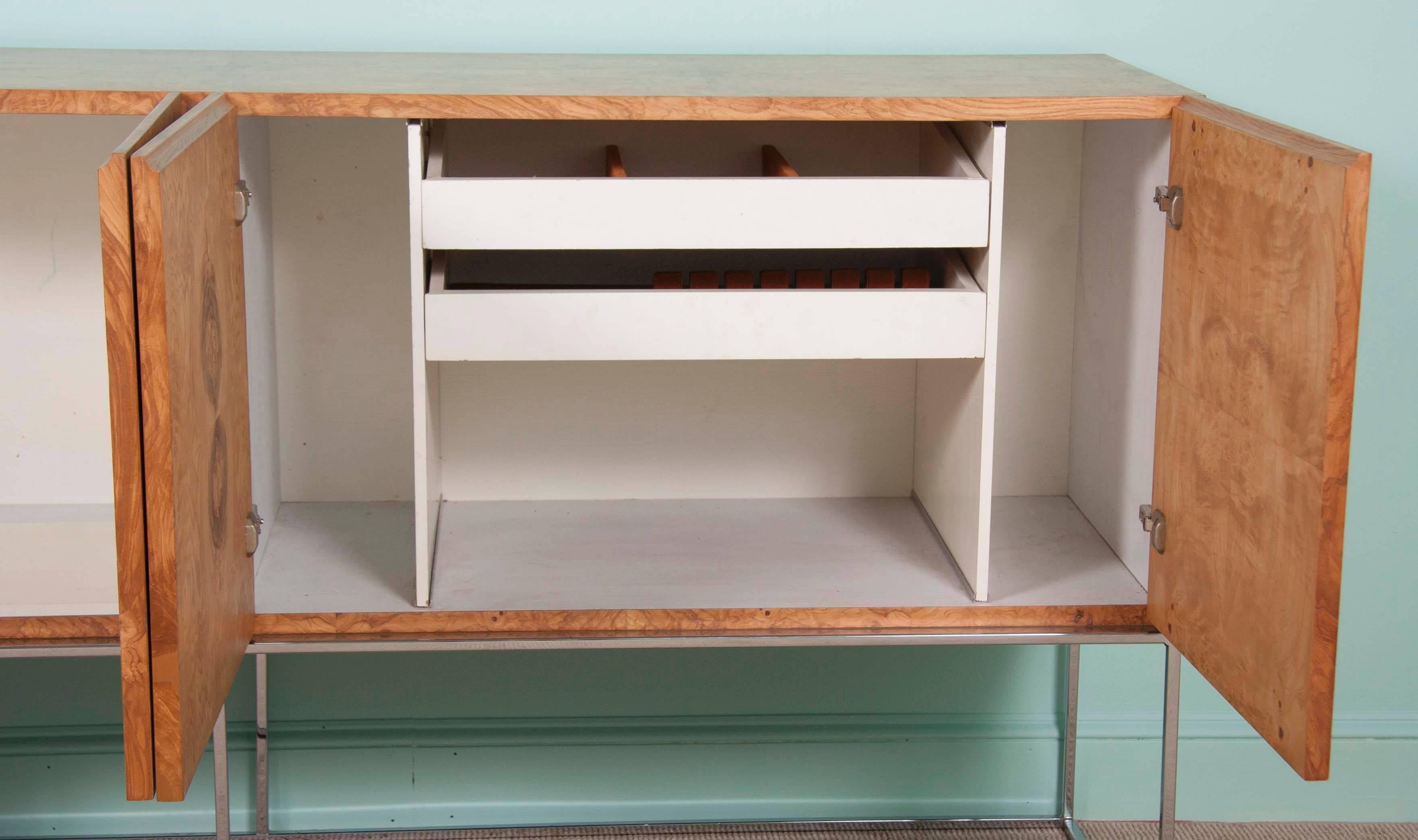 Milo Baughman for Thayer Coggin Credenza of Burl Olivewood Veneer and Chrome In Good Condition In Stamford, CT