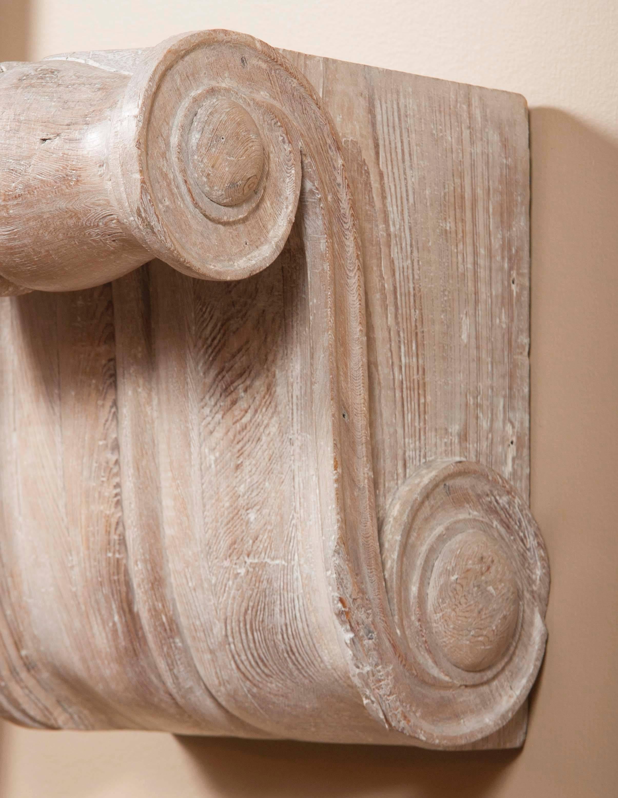 Espectacular Pareja de Ménsulas de Pared de Madera de Ciprés Fines del siglo XIX en venta