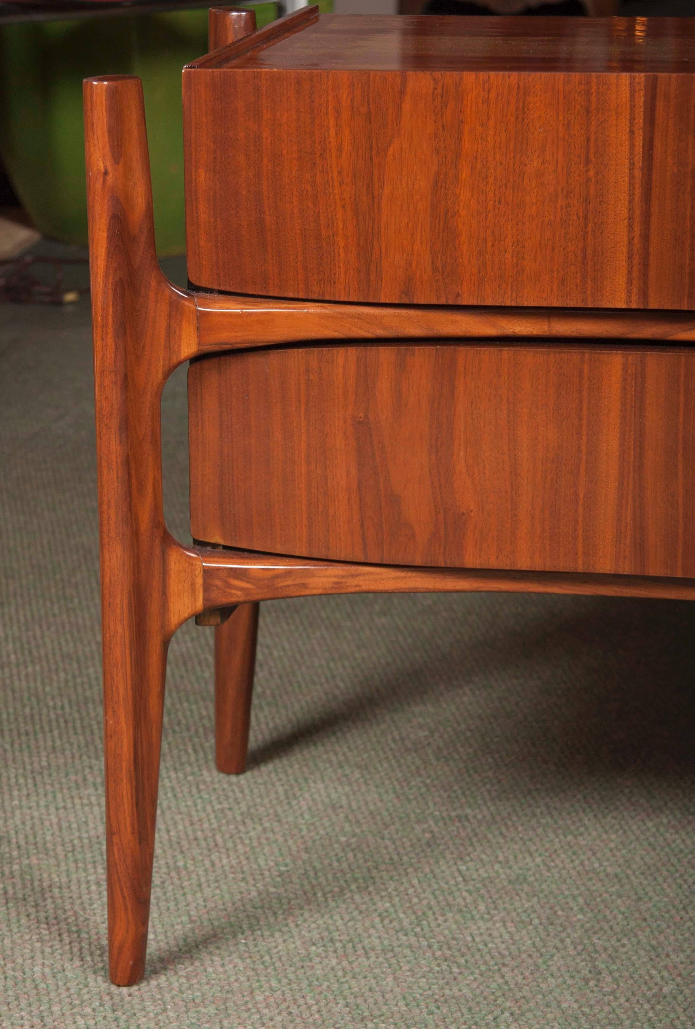 Pair of Bedside Tables by Edmond Spence In Excellent Condition In Stamford, CT