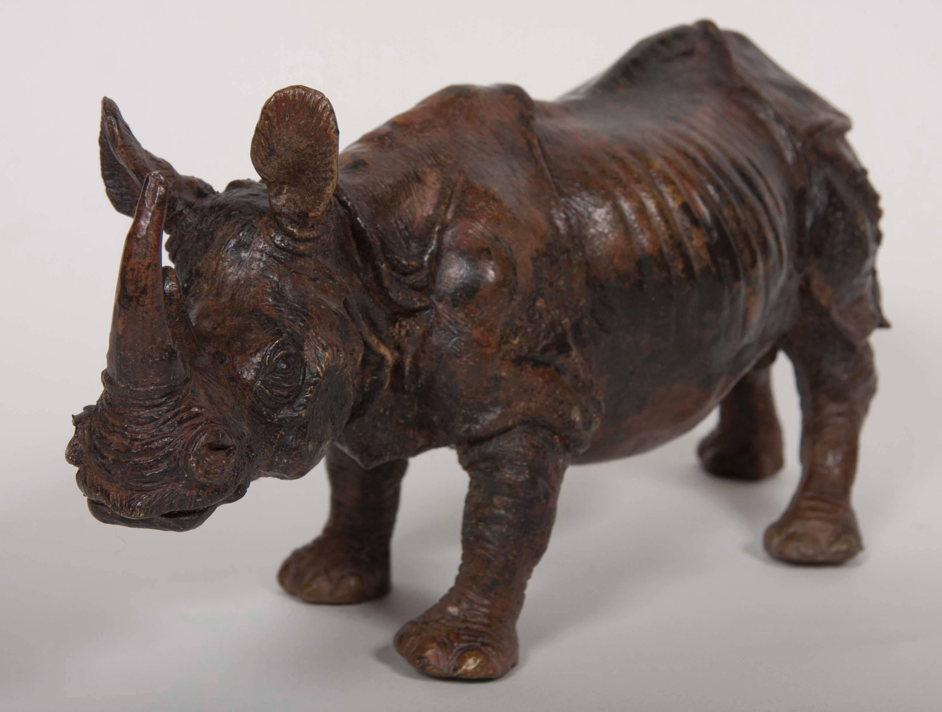 Bronze japonais d'un rhinocéros Bon état - En vente à Stamford, CT
