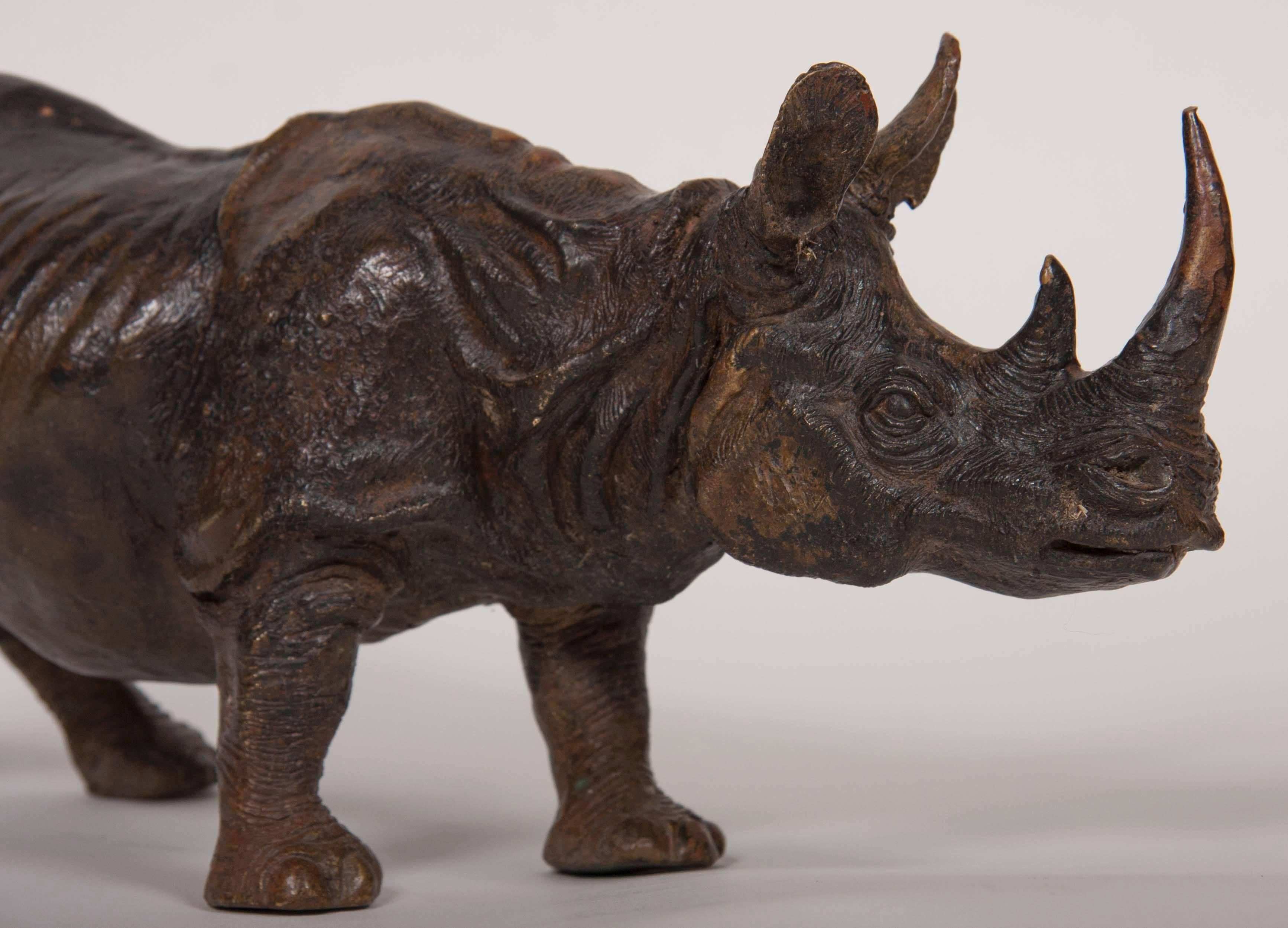 20ième siècle Bronze japonais d'un rhinocéros en vente
