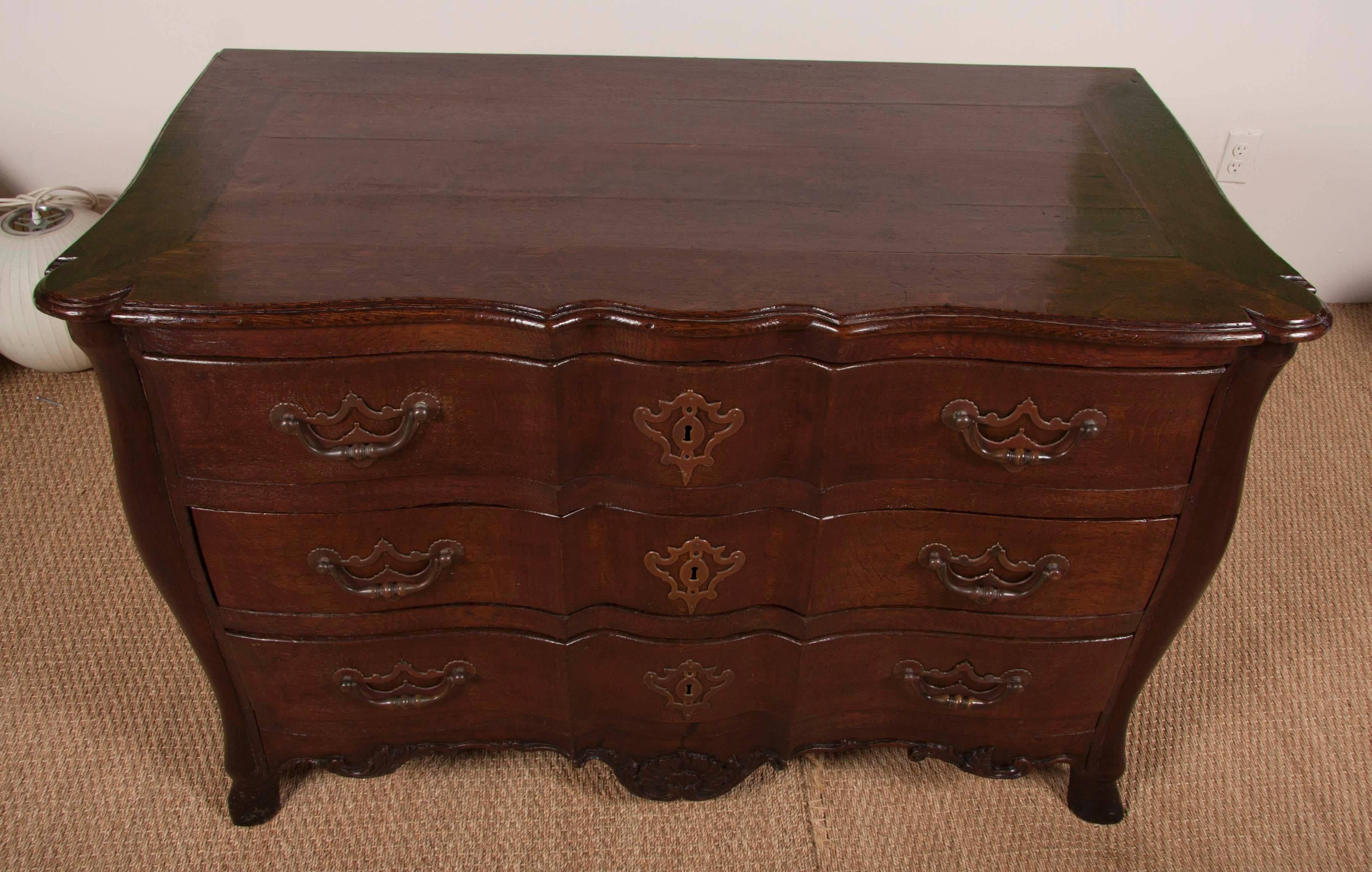 French Robust Louis XV Provincial Bureau in Oak For Sale